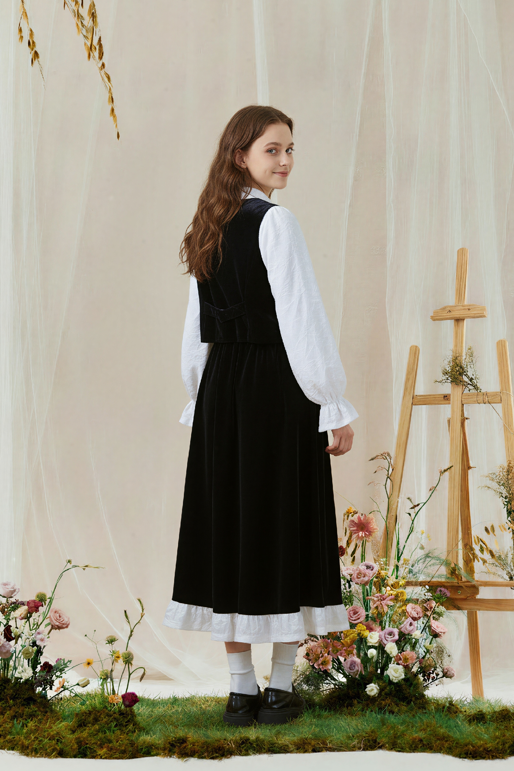 Modern Chinese Embroidered Vest & Skirt Set