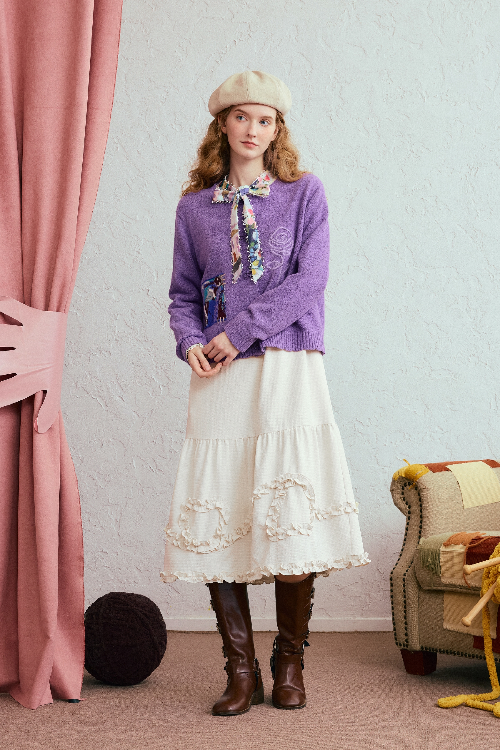 Short knitted cardigan sweater