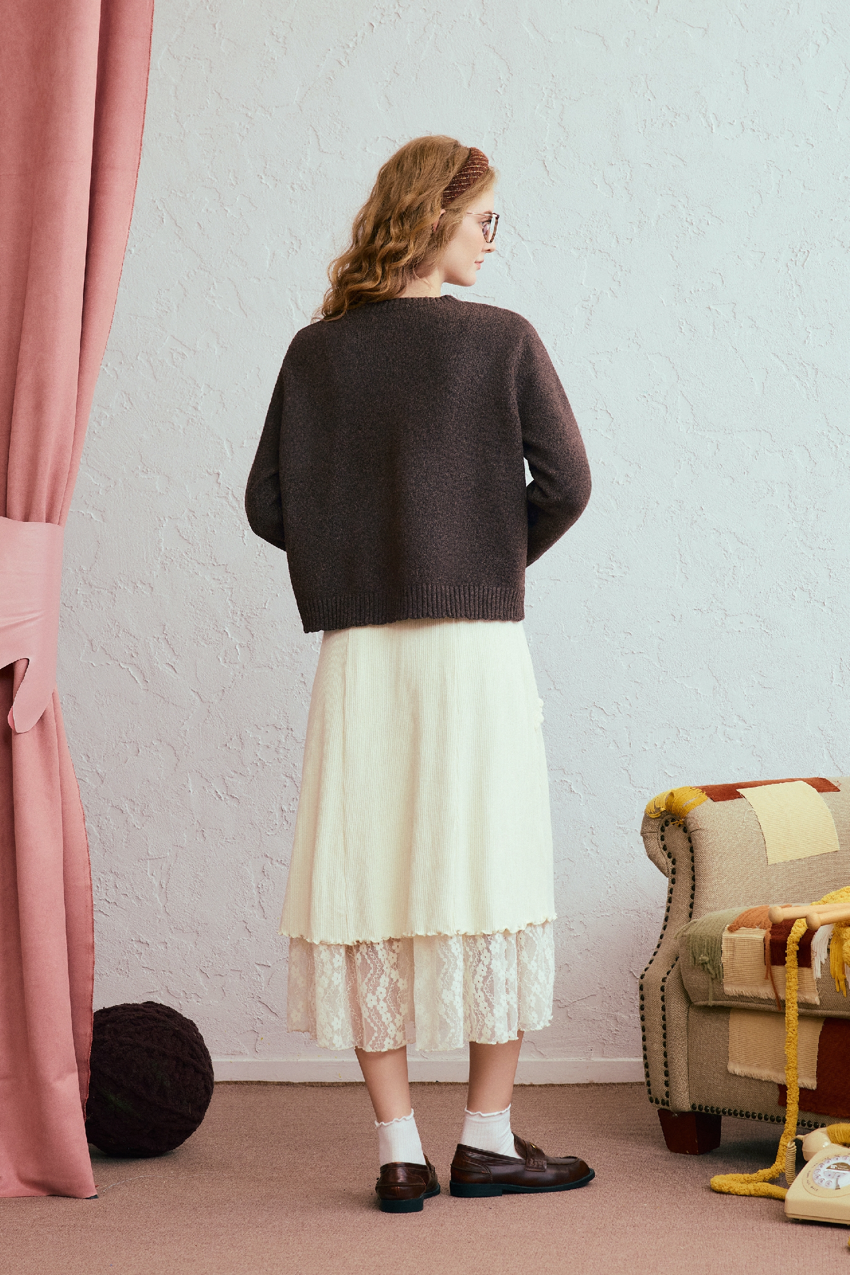 Short knitted cardigan sweater