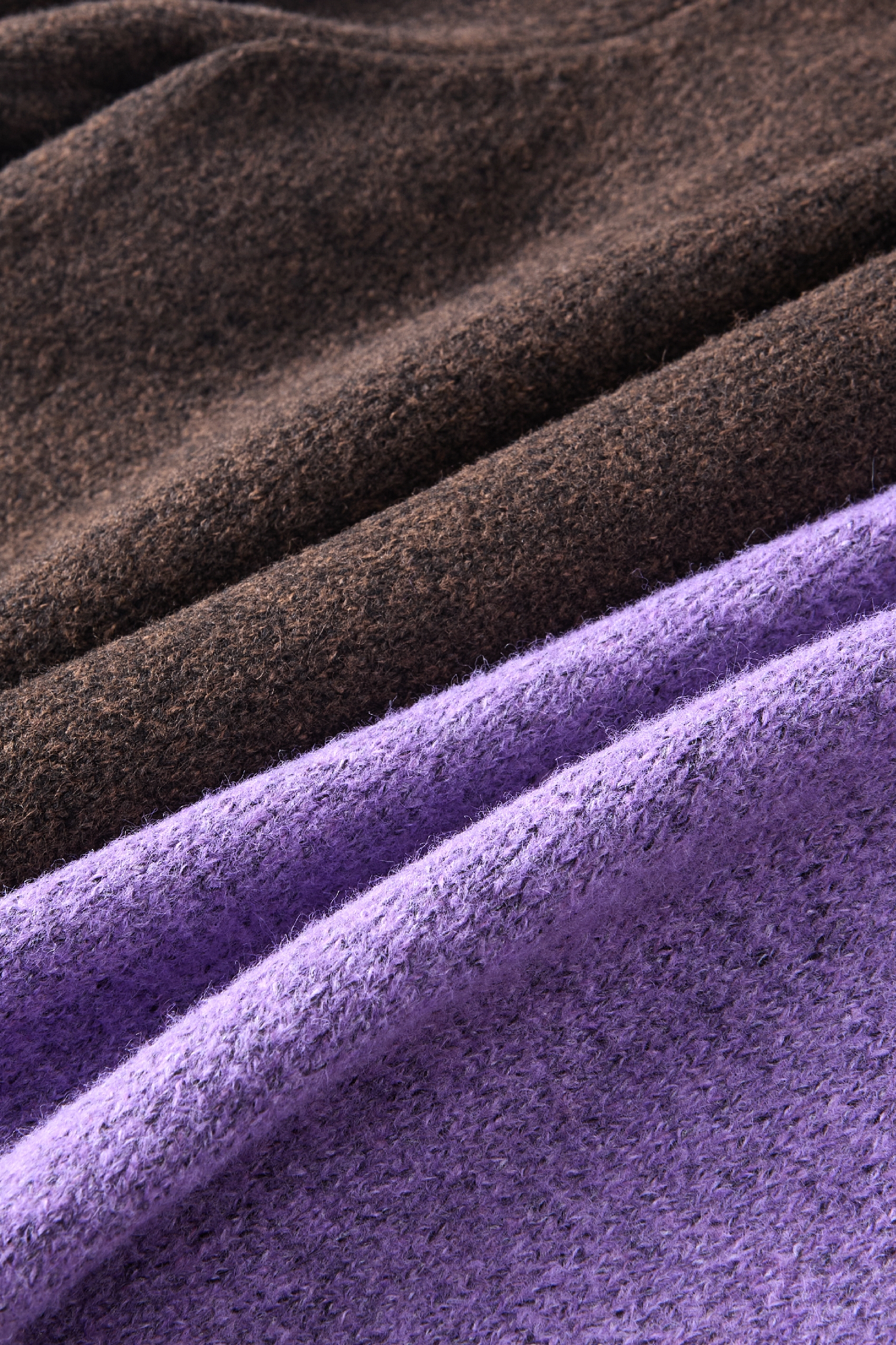 Short knitted cardigan sweater