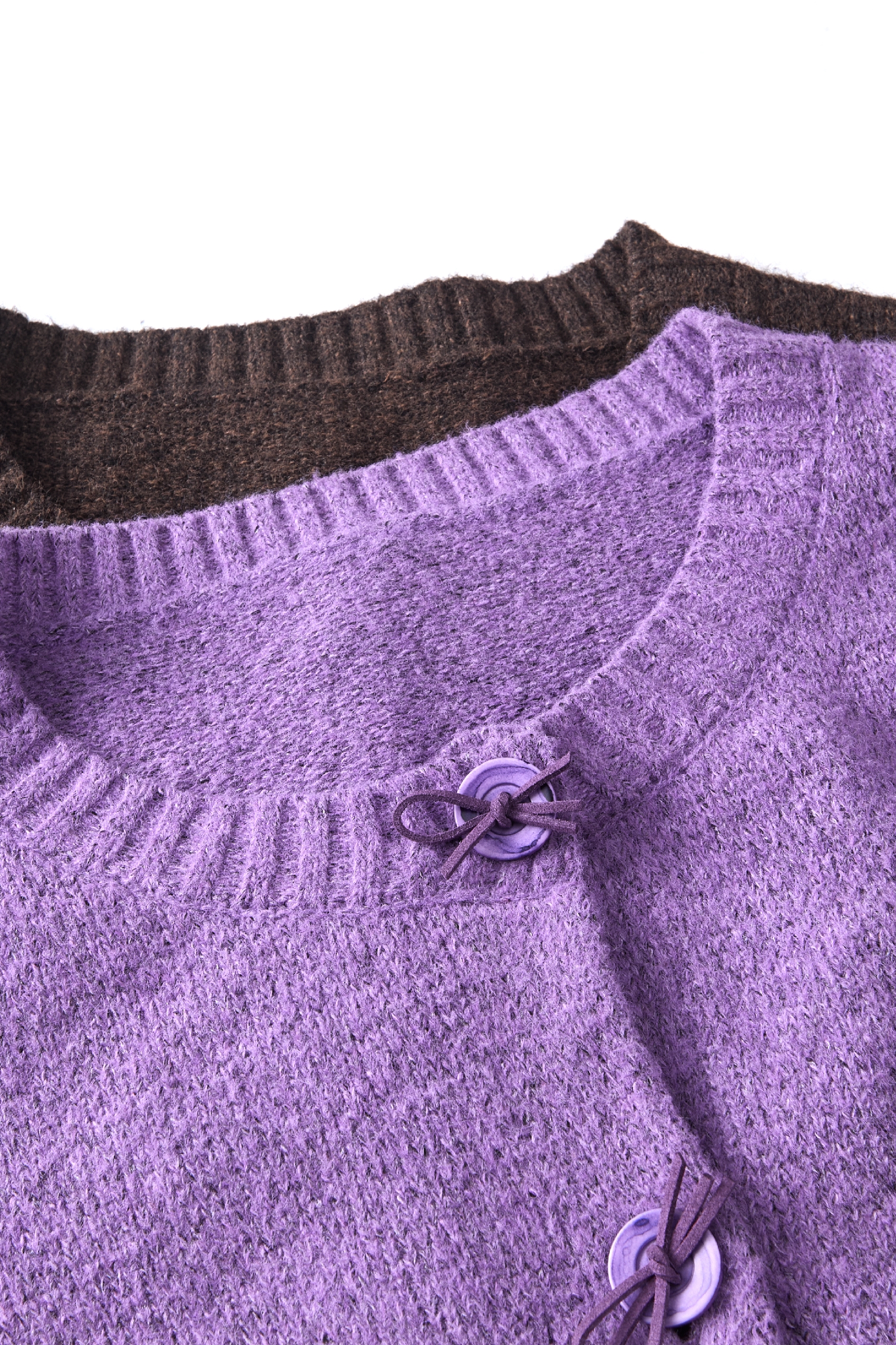 Short knitted cardigan sweater