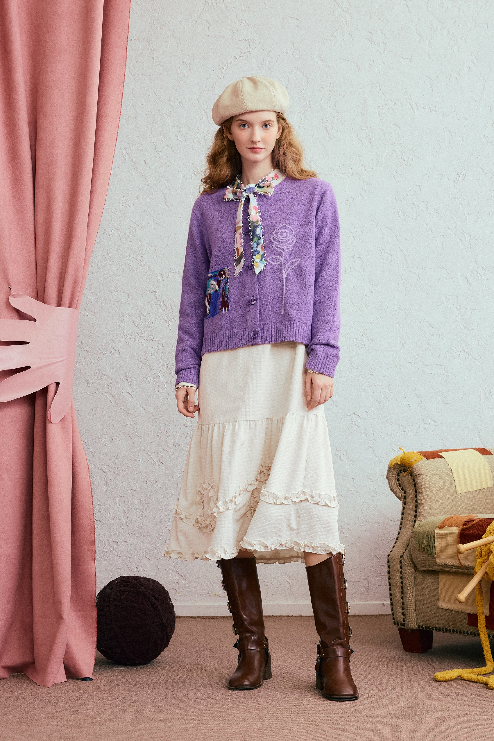 Short knitted cardigan sweater