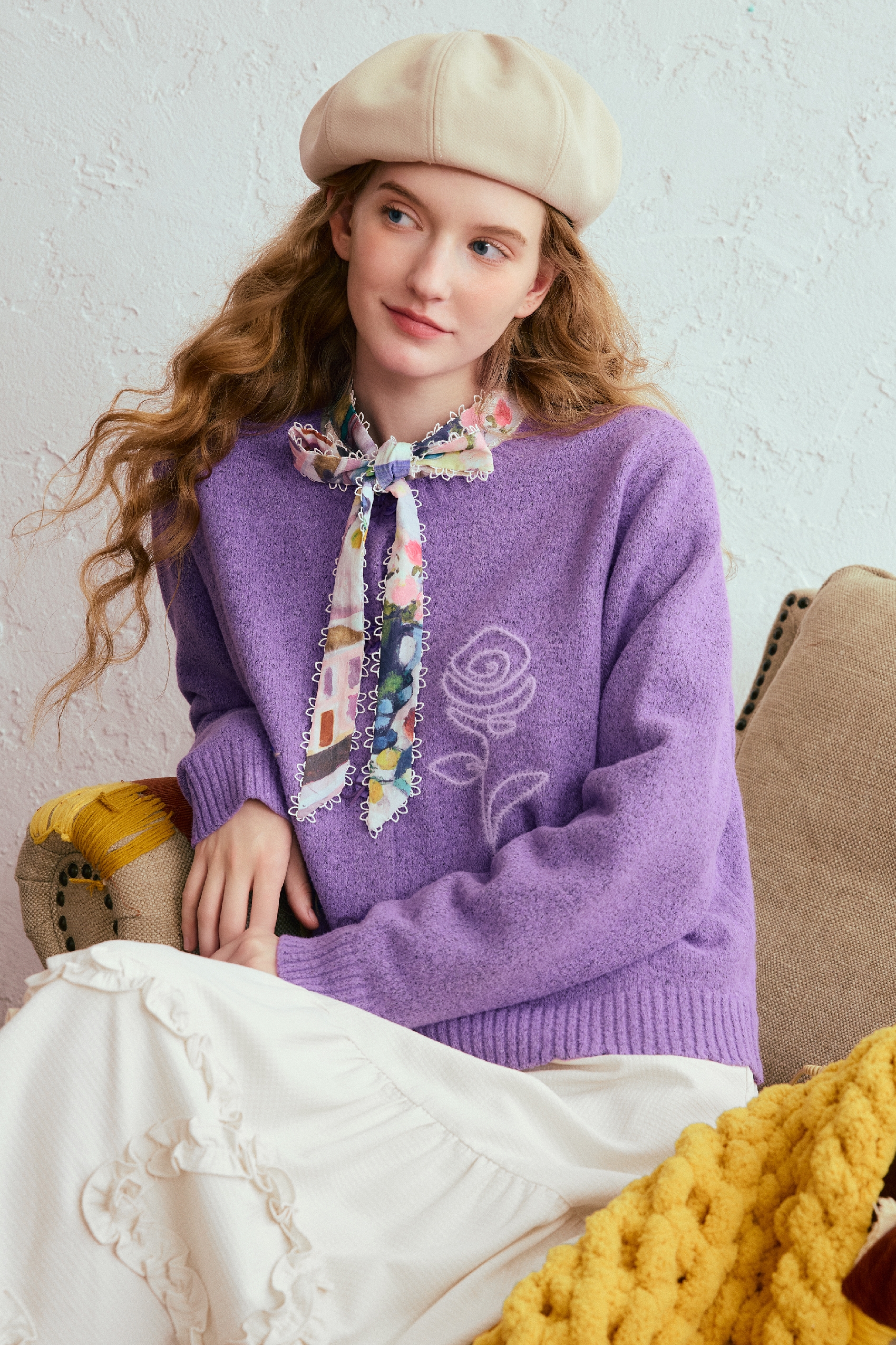 Short knitted cardigan sweater