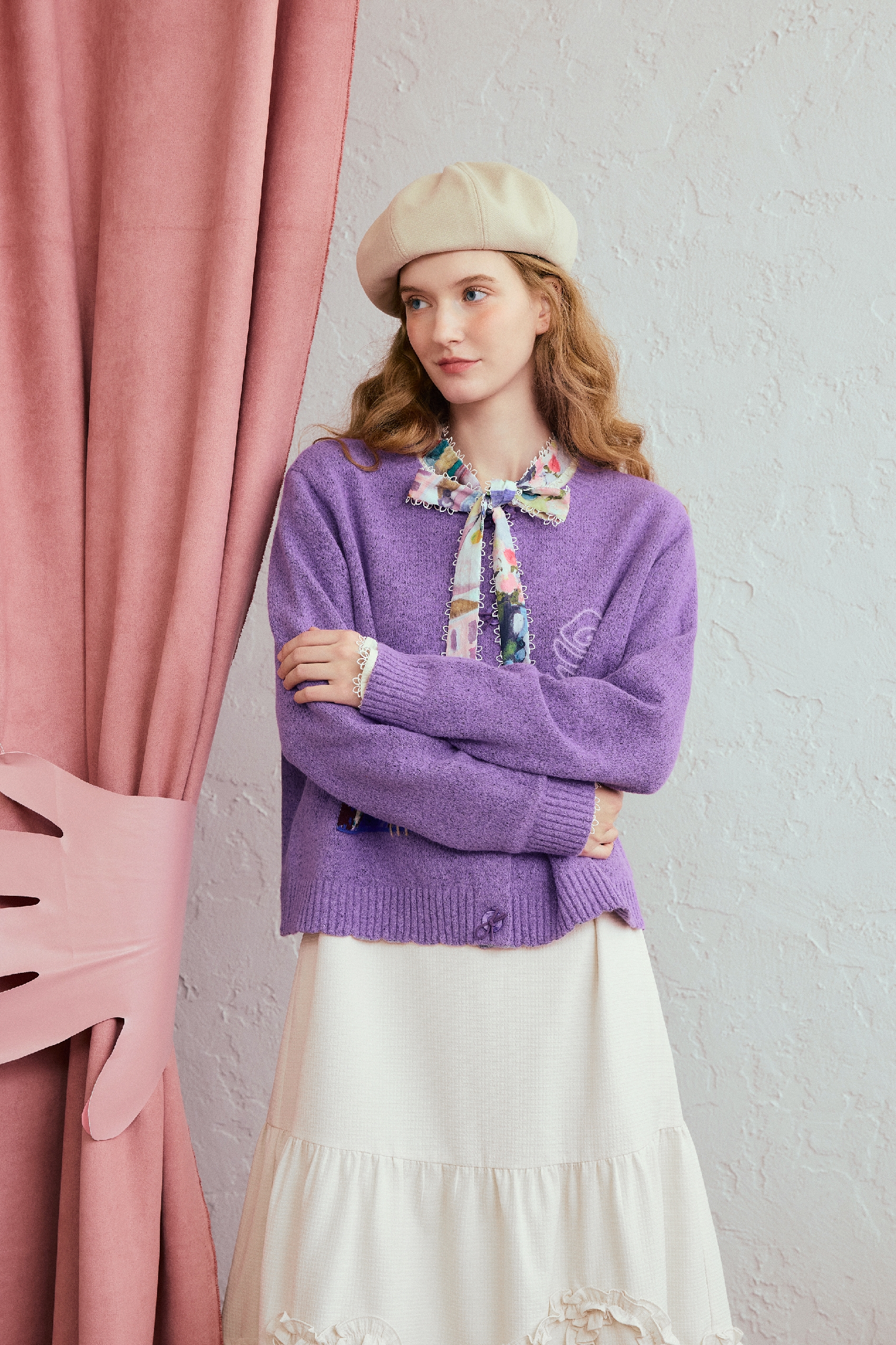 Short knitted cardigan sweater