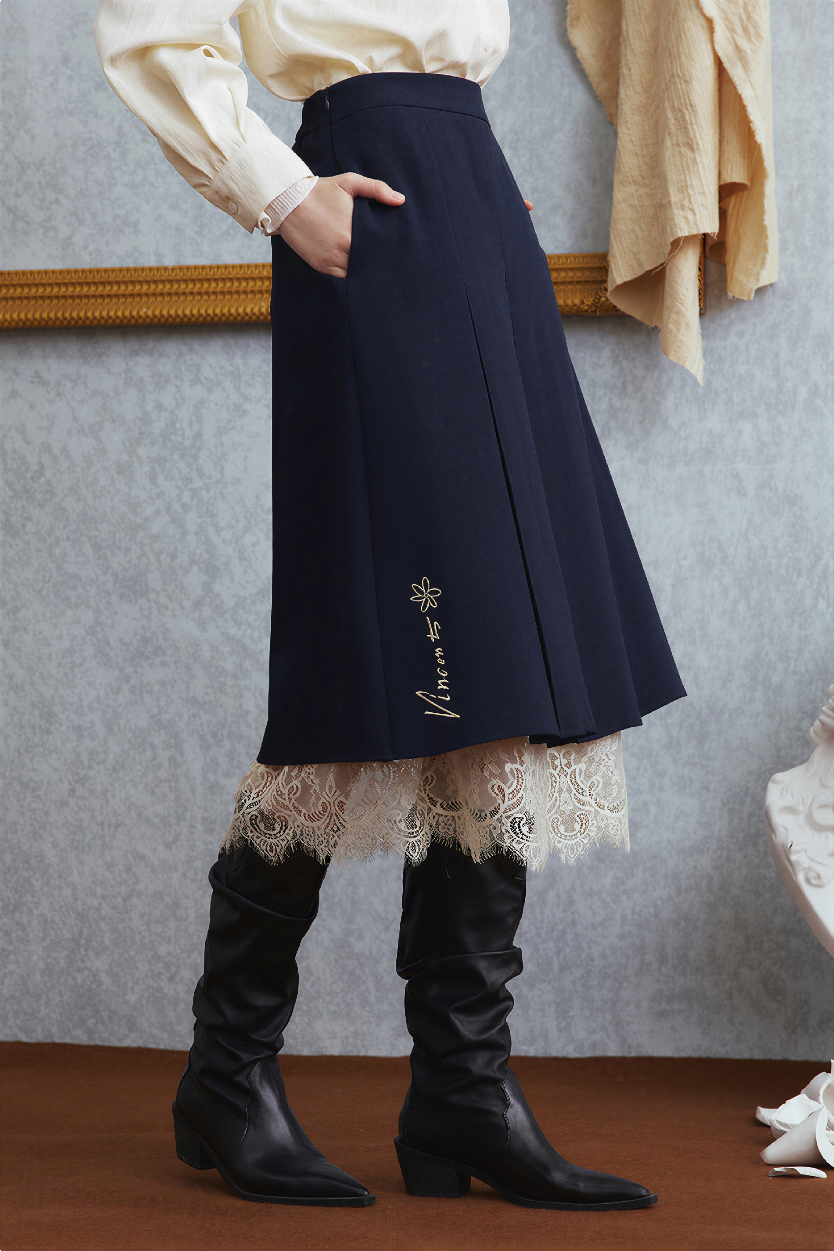 Van Gogh-Inspired High-Waisted Lace Skirt