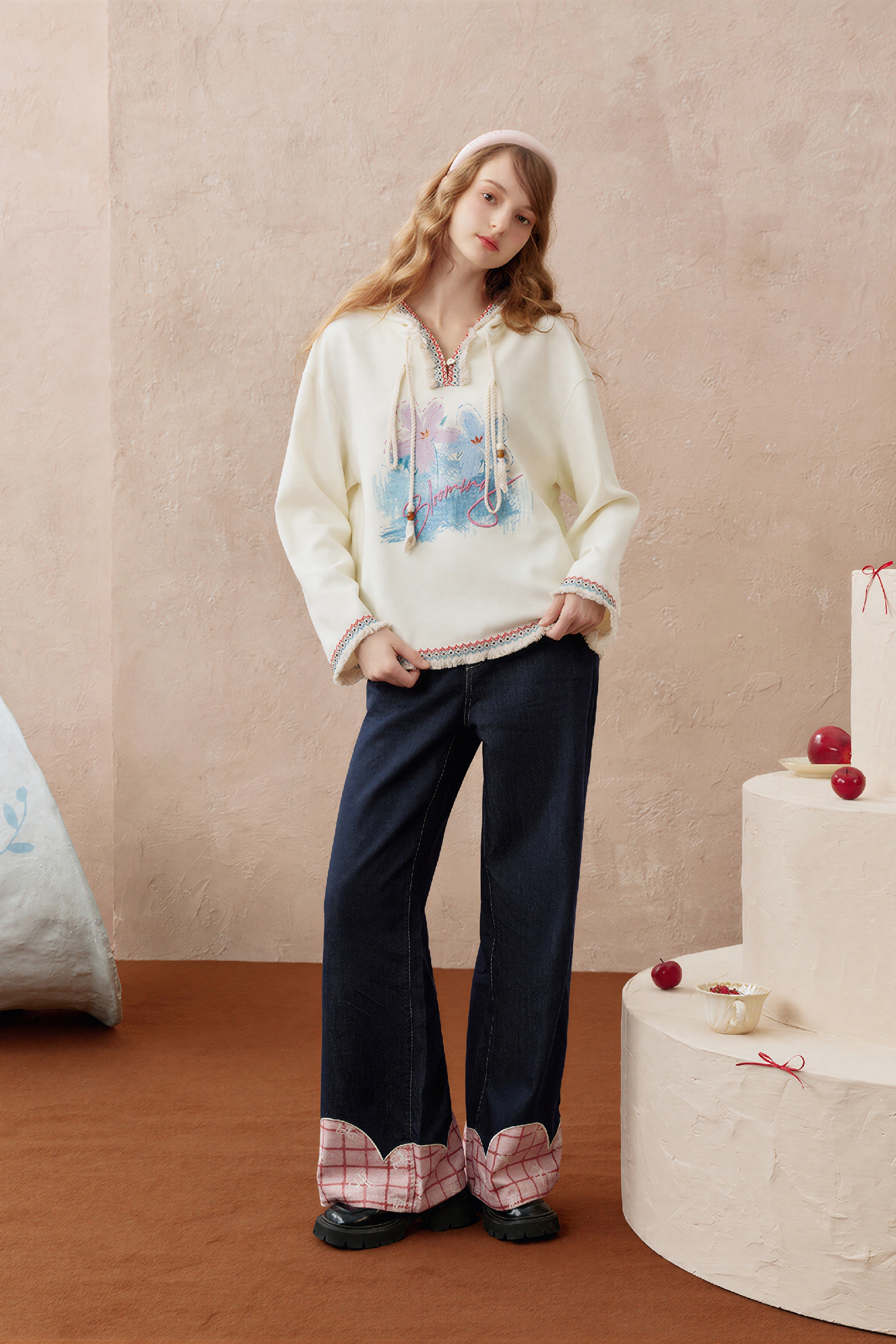 Hooded Relaxed White Sweatshirt