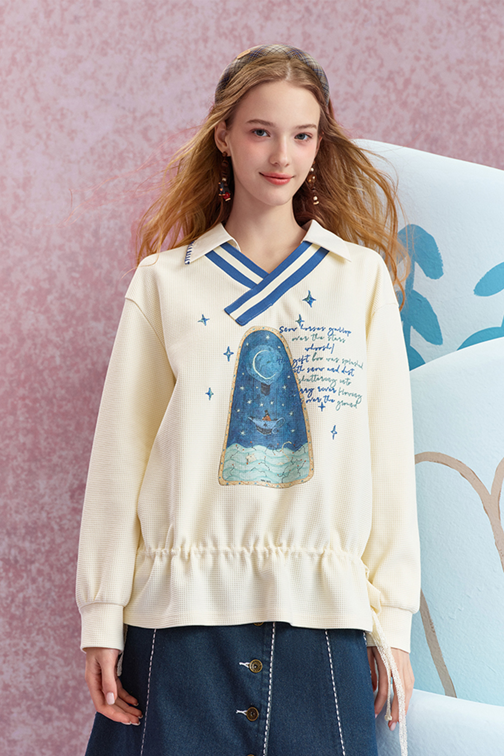 Loose-fitting V-neck pullover sweatshirt