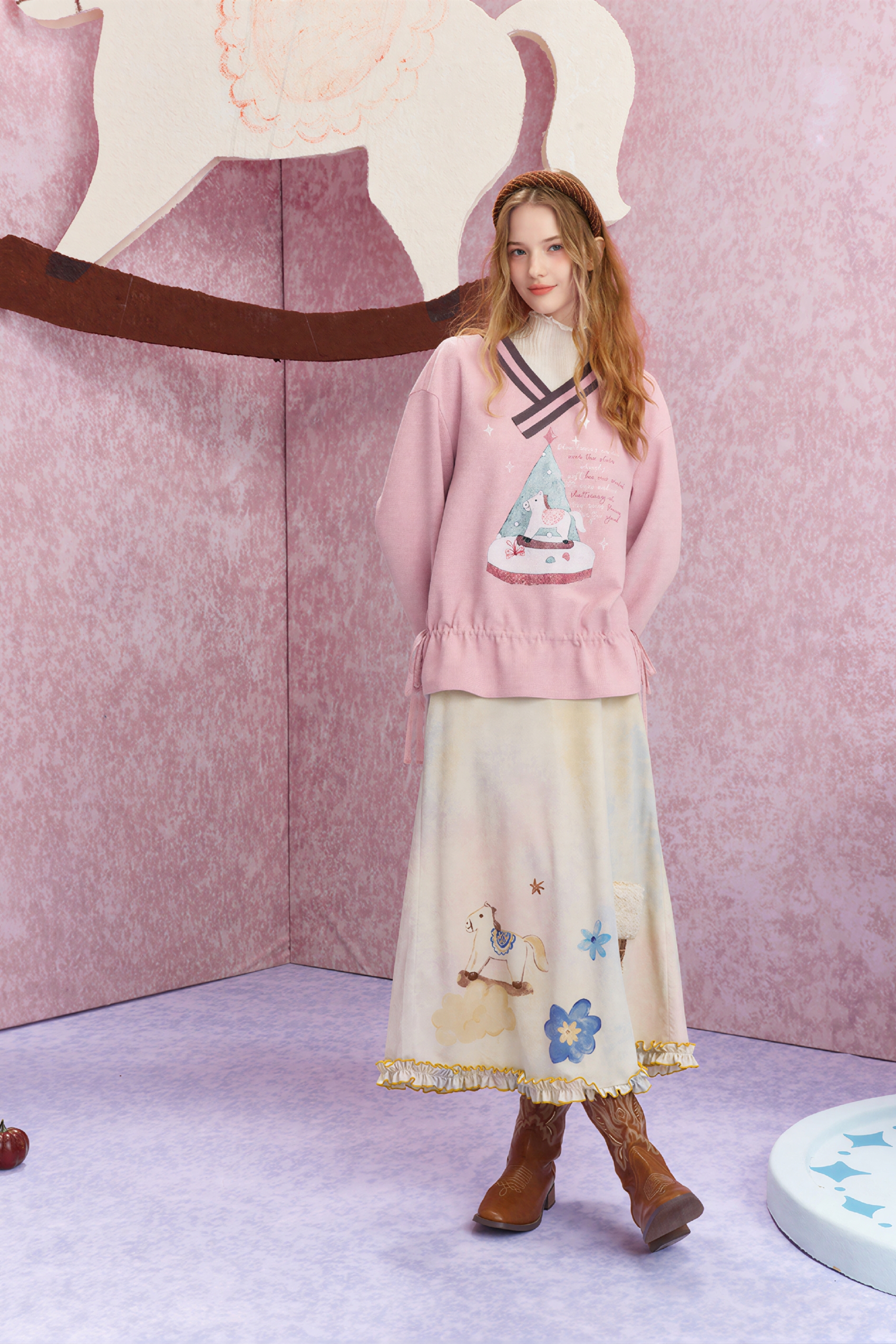 Loose-fitting V-neck pullover sweatshirt