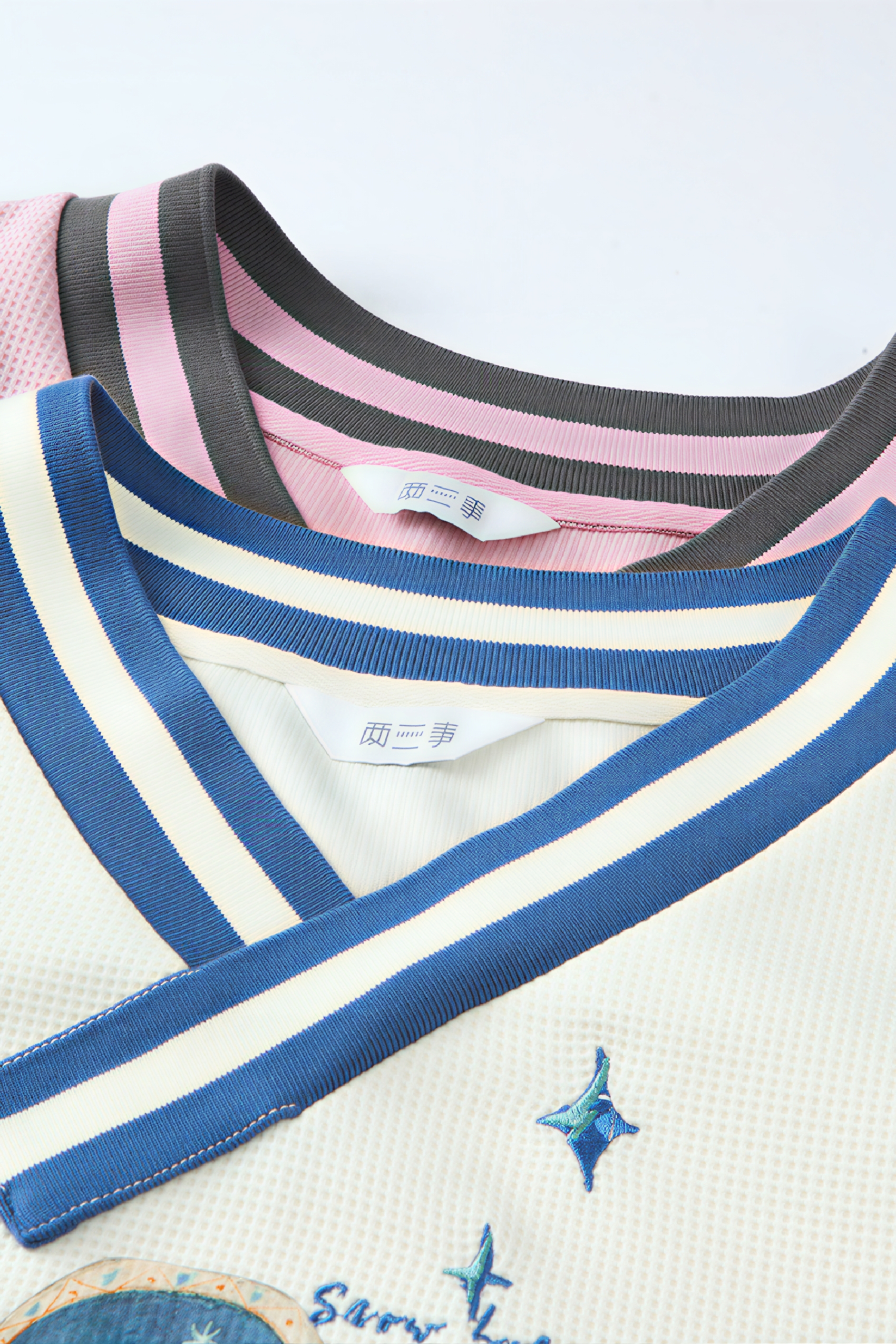 Loose-fitting V-neck pullover sweatshirt