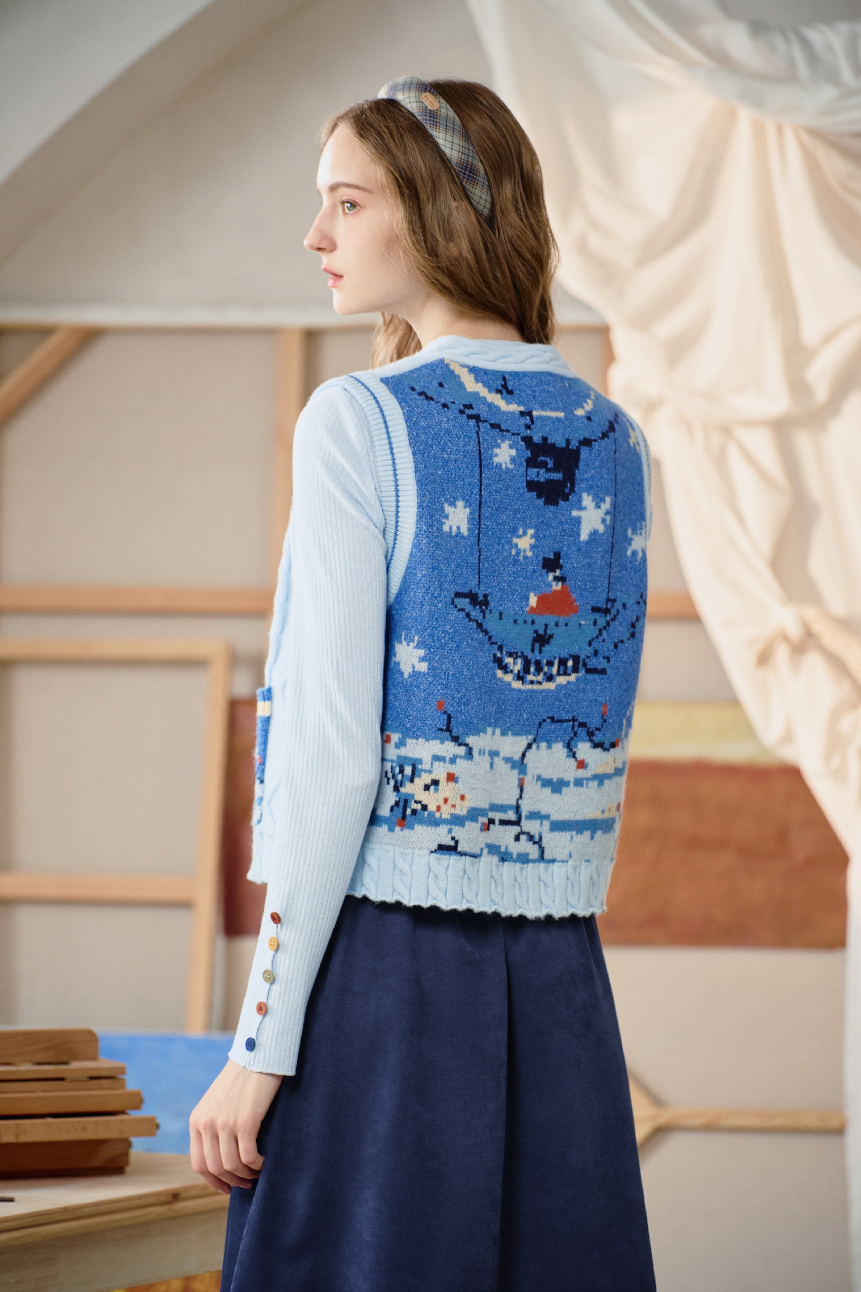 Vintage jacquard sleeveless knitted cardigan