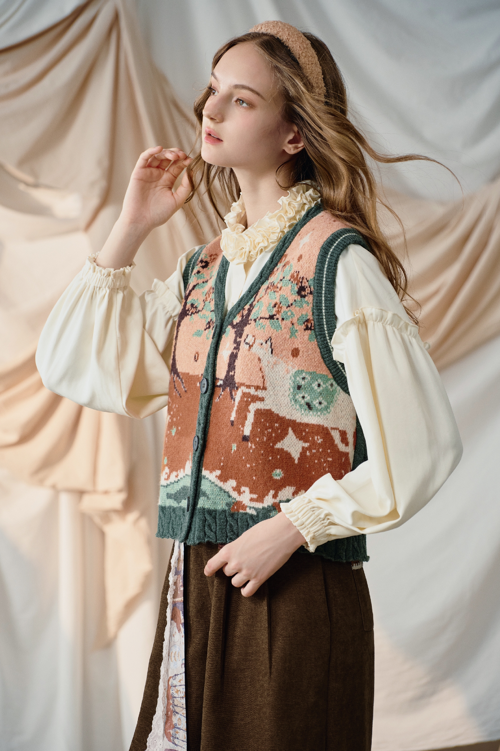 Vintage jacquard sleeveless knitted cardigan