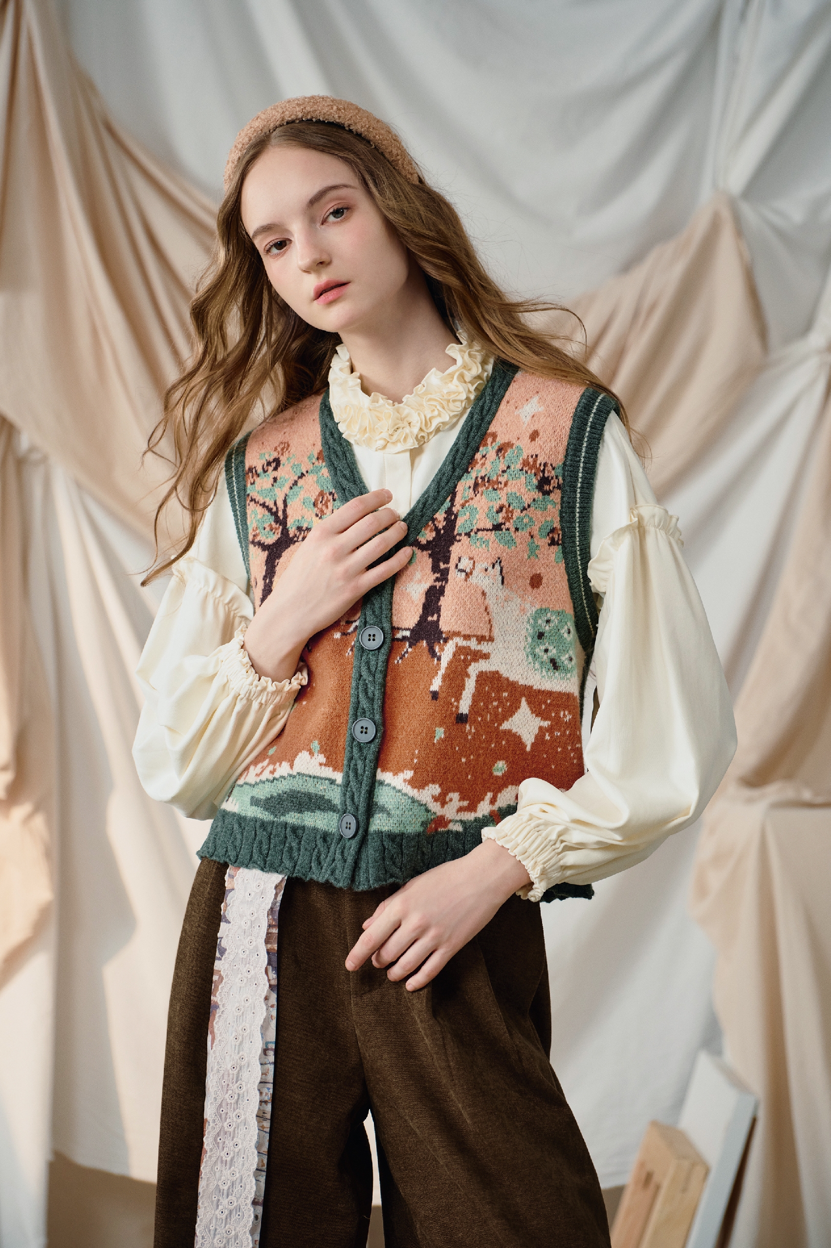 Vintage jacquard sleeveless knitted cardigan