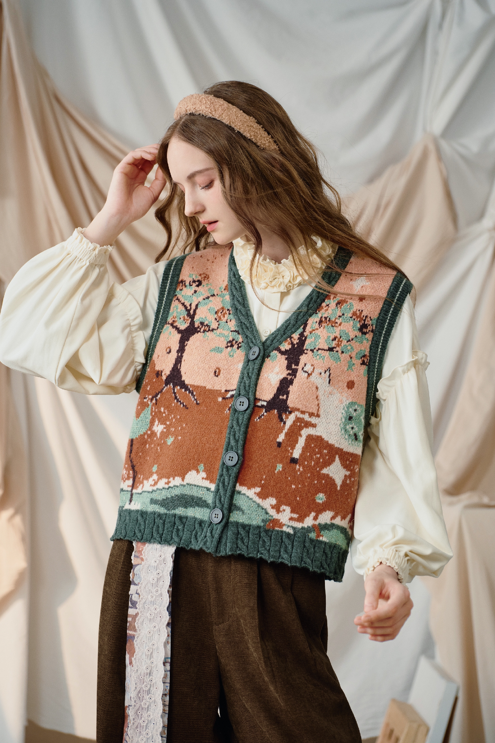 Vintage jacquard sleeveless knitted cardigan