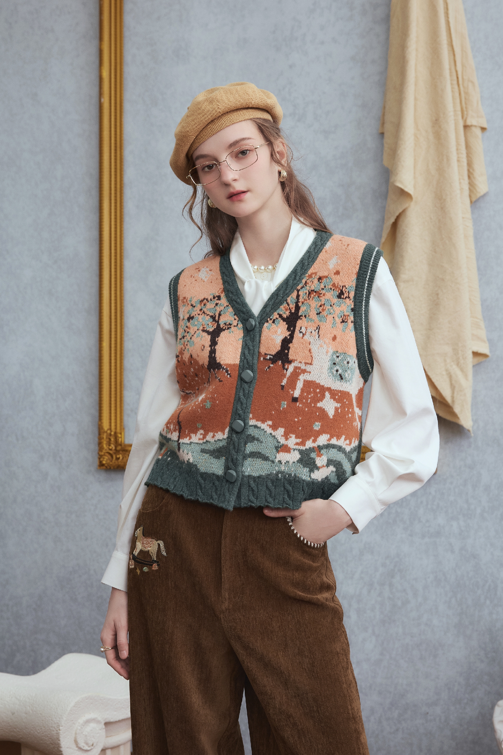 Vintage jacquard sleeveless knitted cardigan