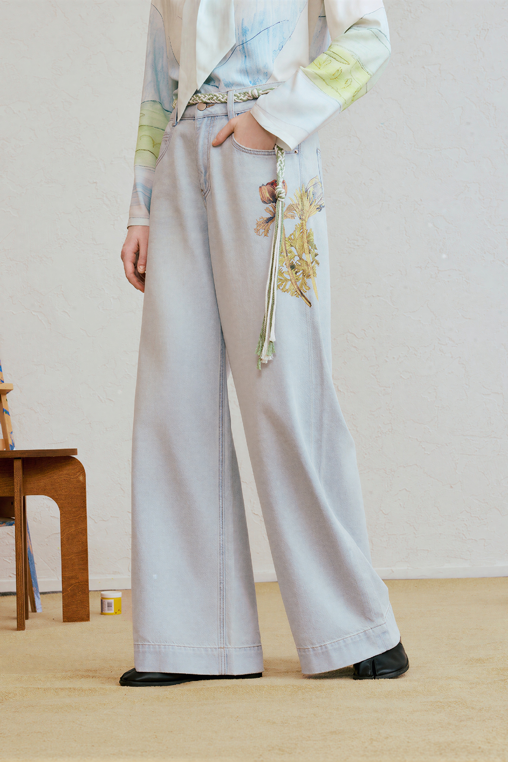 Light Wash Printed Wide-Leg Jeans