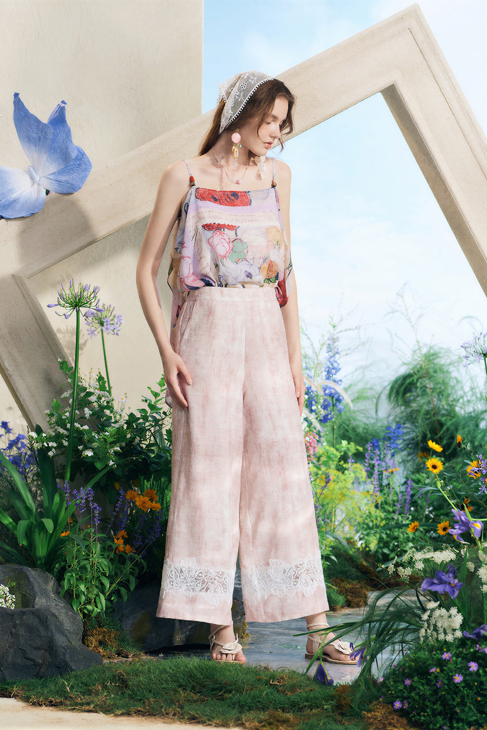 Printed Lace-Trim Cropped Pants