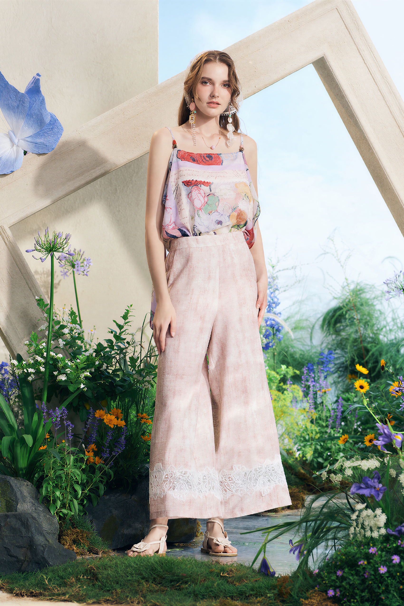 Printed Lace-Trim Cropped Pants