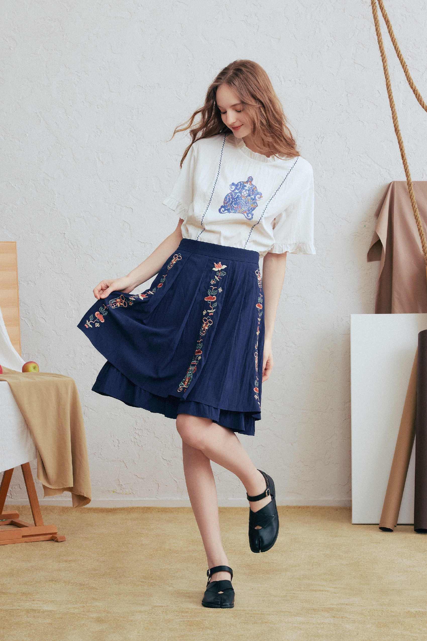 Cropped Embroidered Pleated Skirt