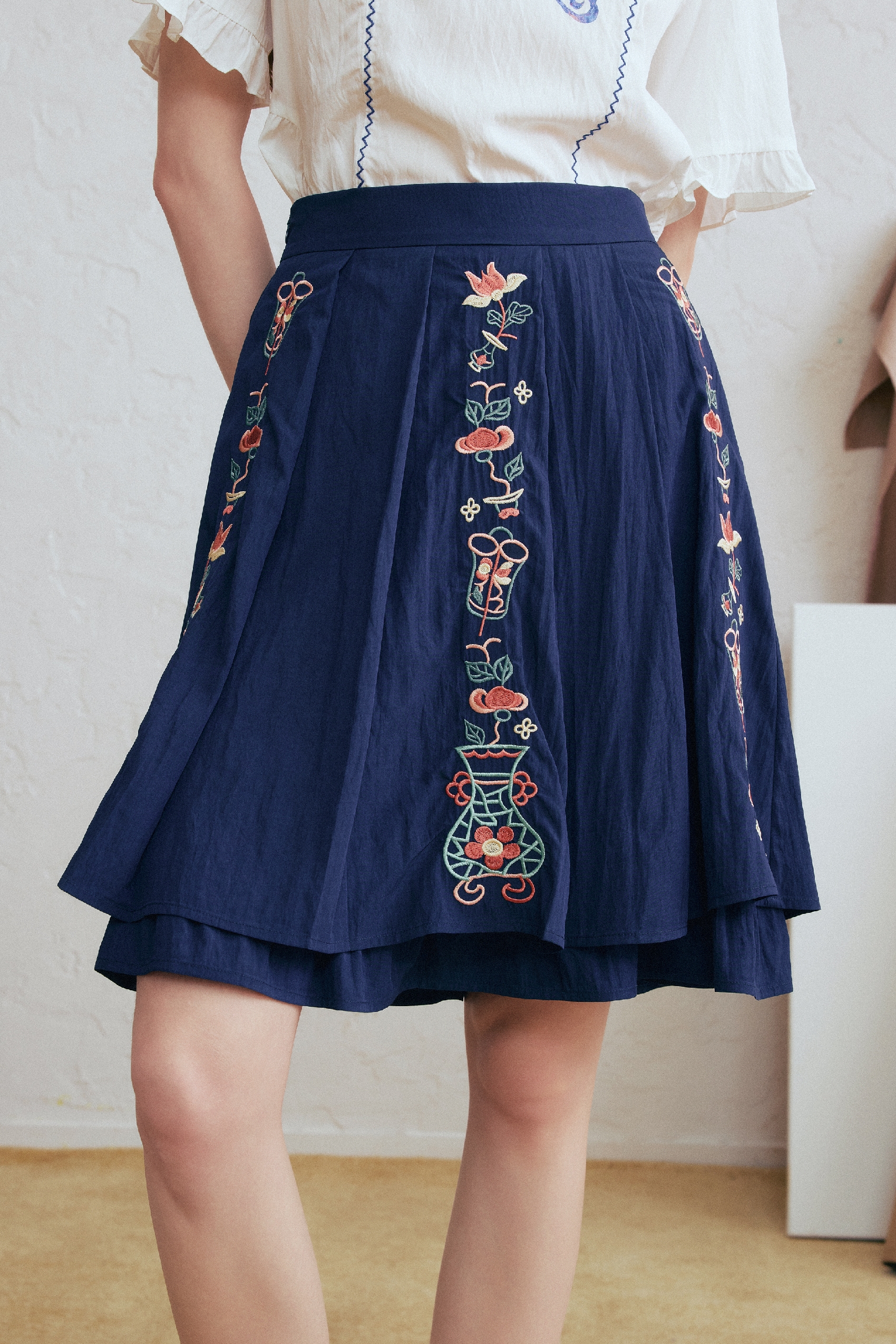 Cropped Embroidered Pleated Skirt