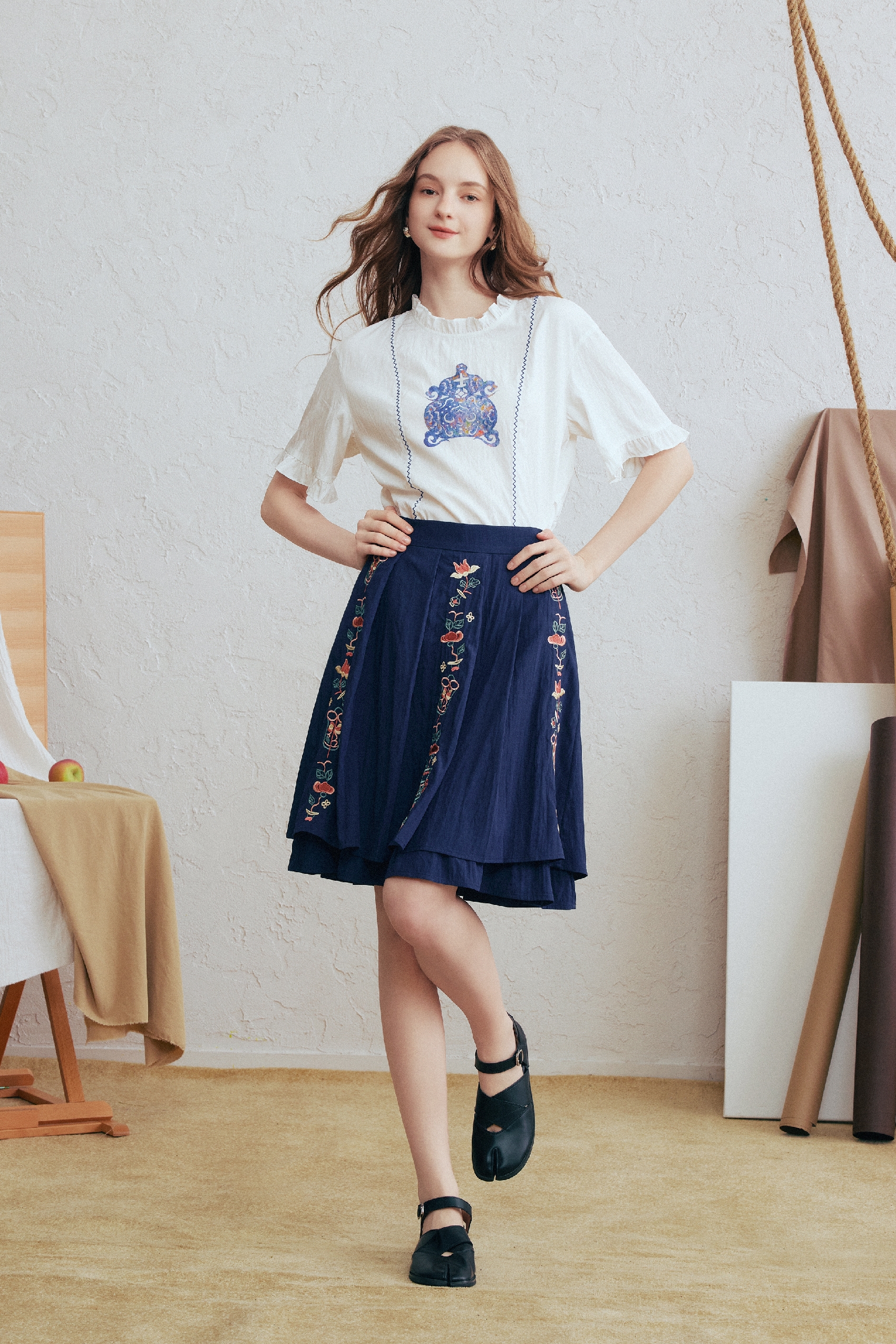 Cropped Embroidered Pleated Skirt