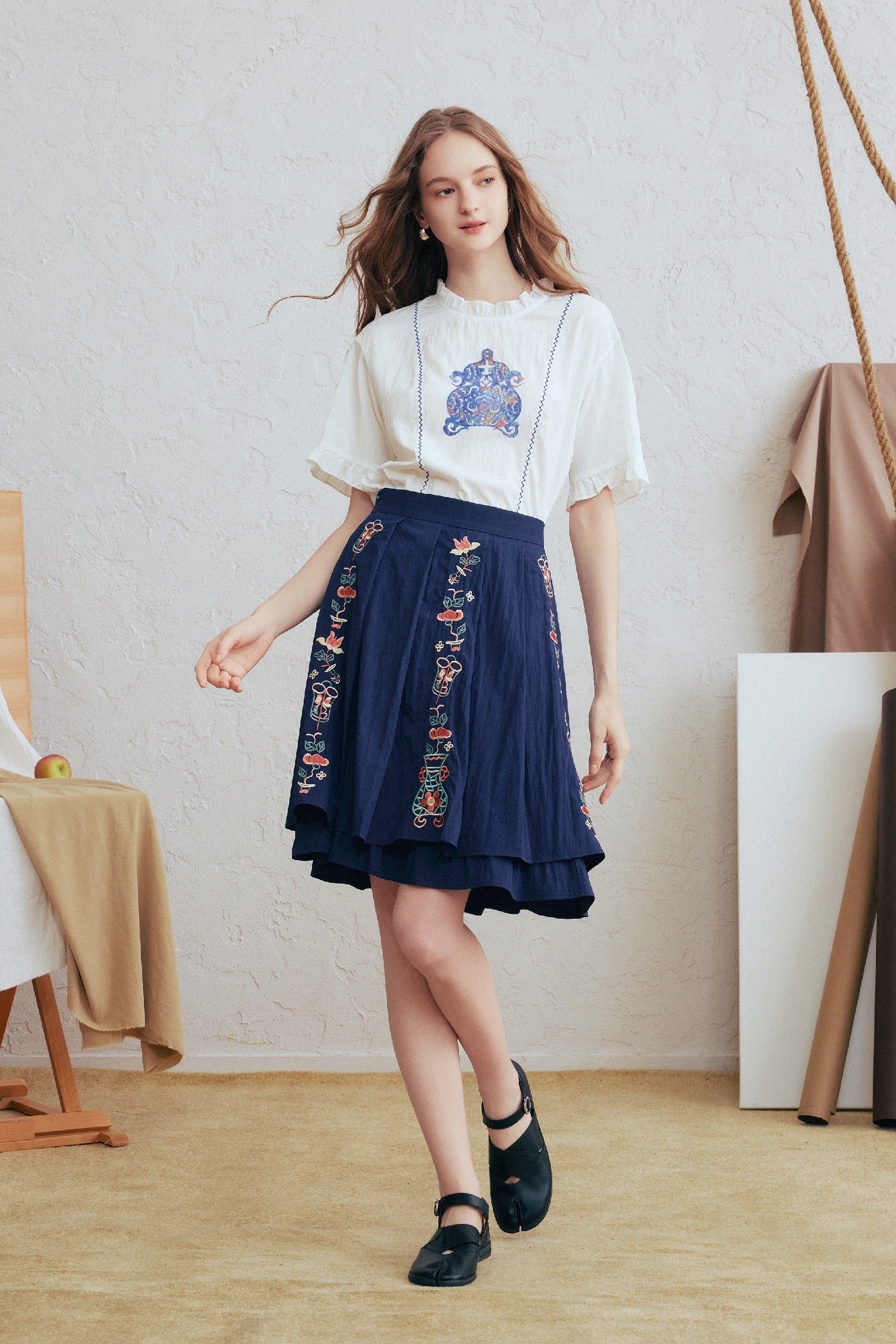 Cropped Embroidered Pleated Skirt