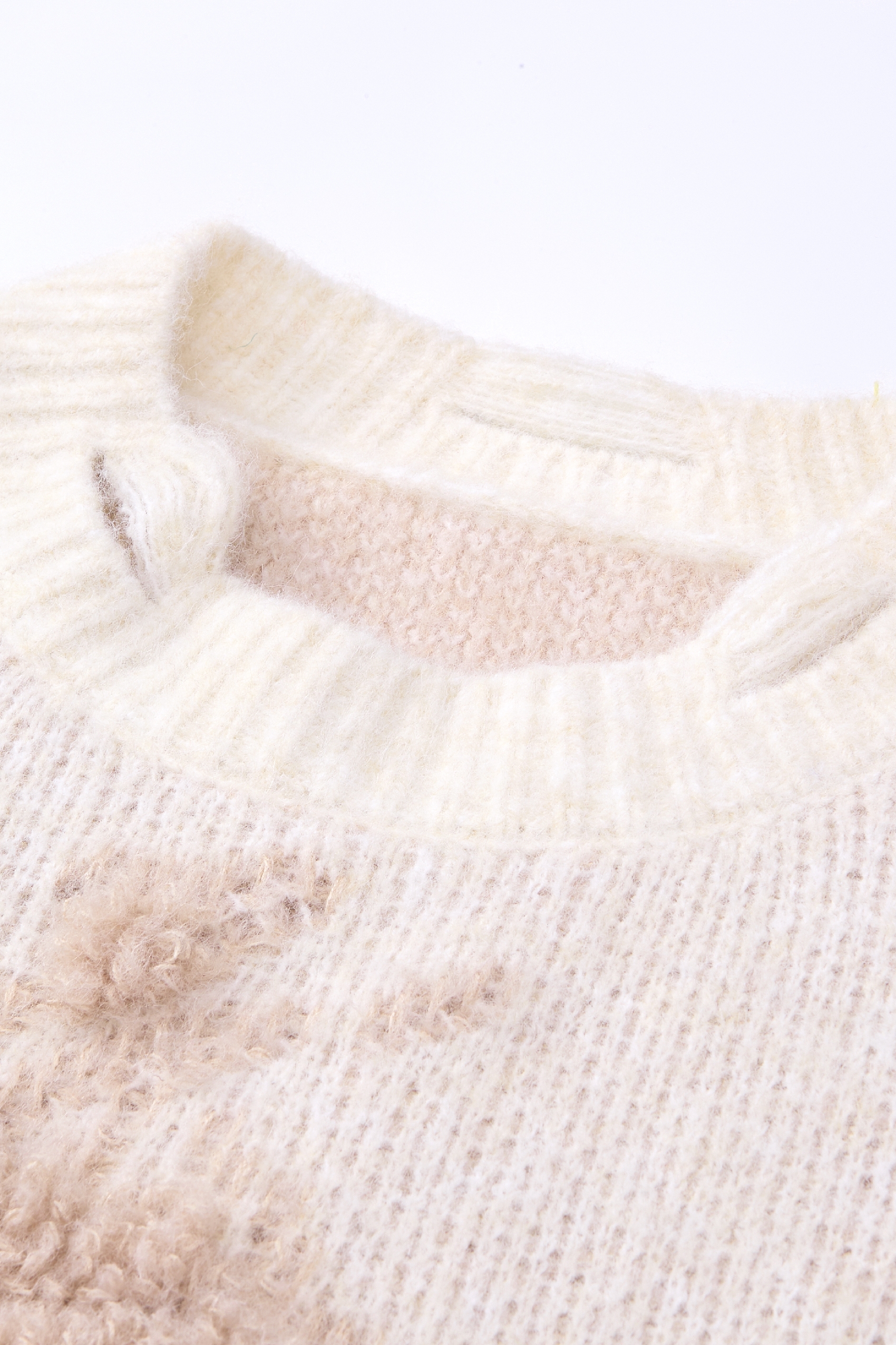 Relaxed-Style Versatile Sweater
