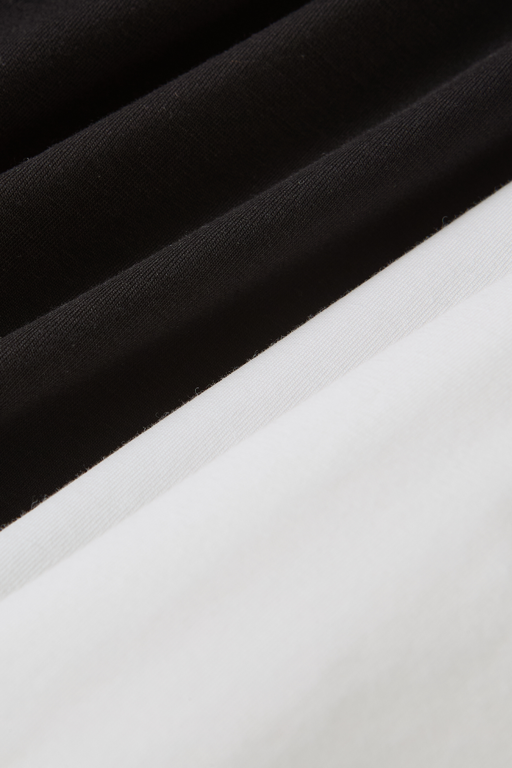 Round‑neck Long‑sleeve Knit Top-LYONSENS