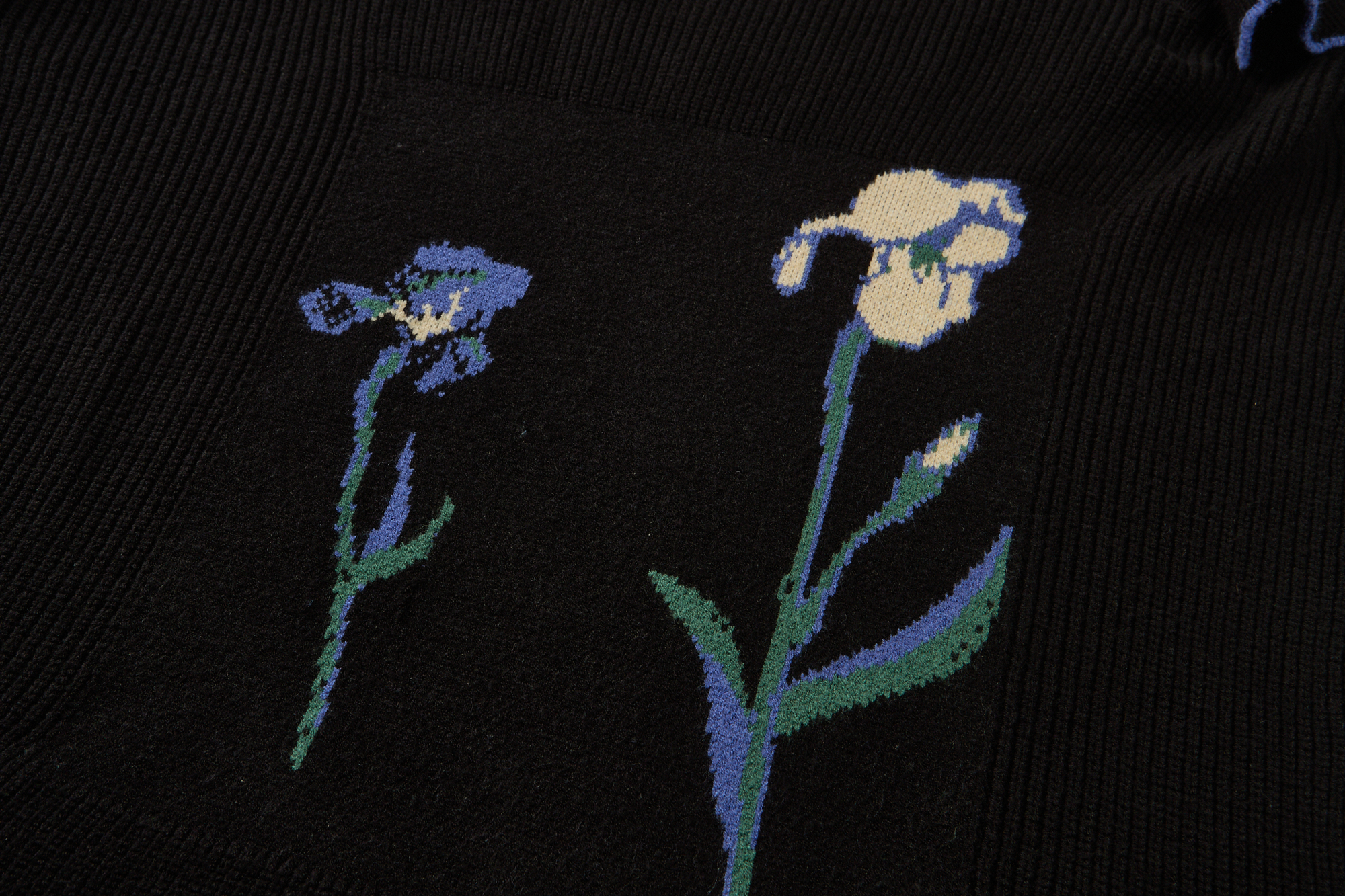 Chinese-Style Floral Embroidered Waist-Defining Wool Knit Top