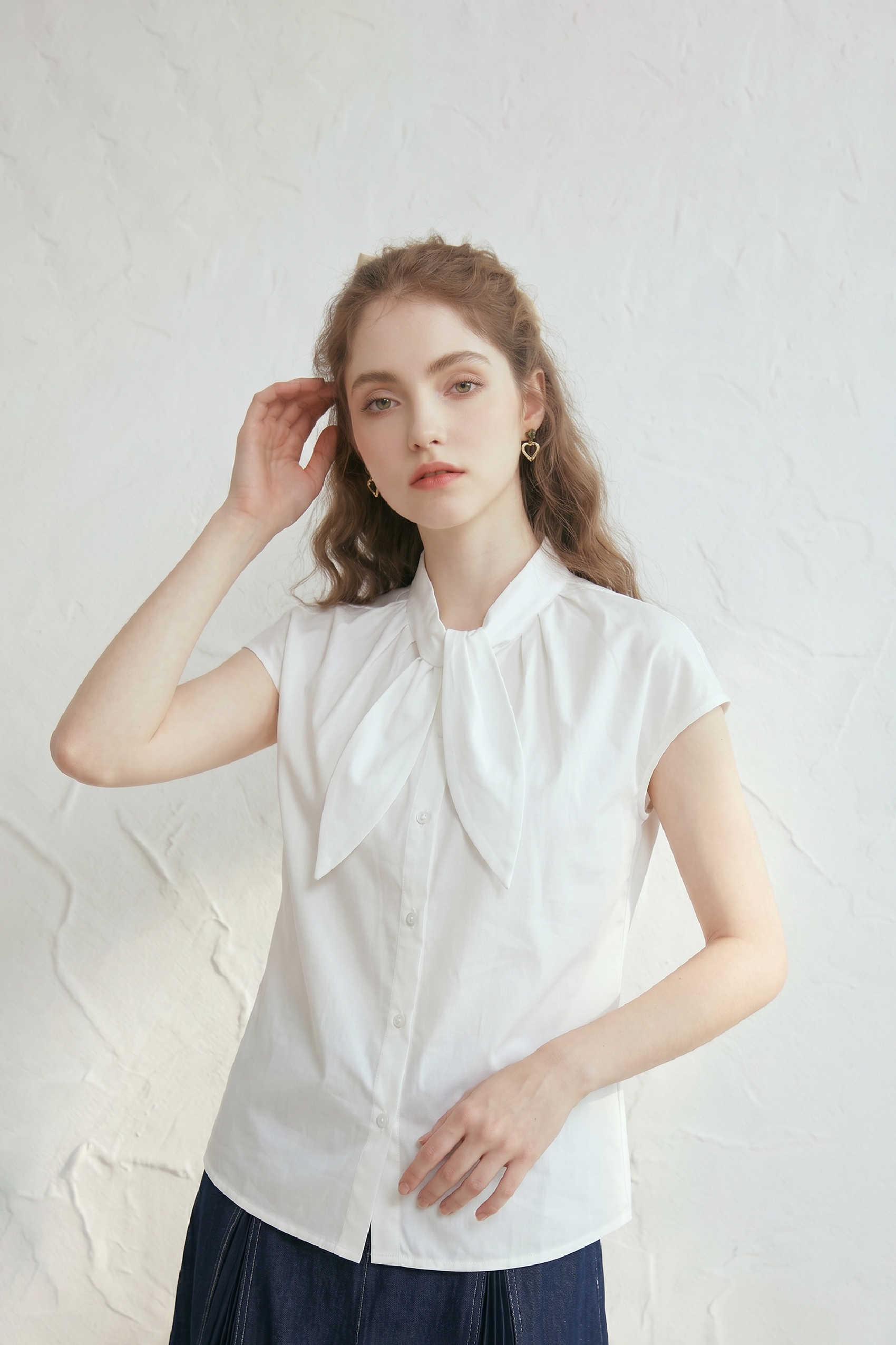 Collared Sleeveless Chiffon Shirt