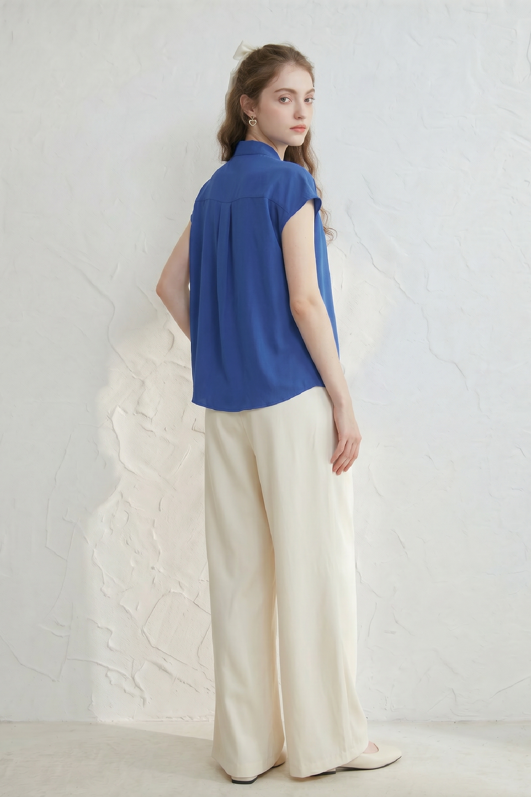 Collared Sleeveless Chiffon Shirt