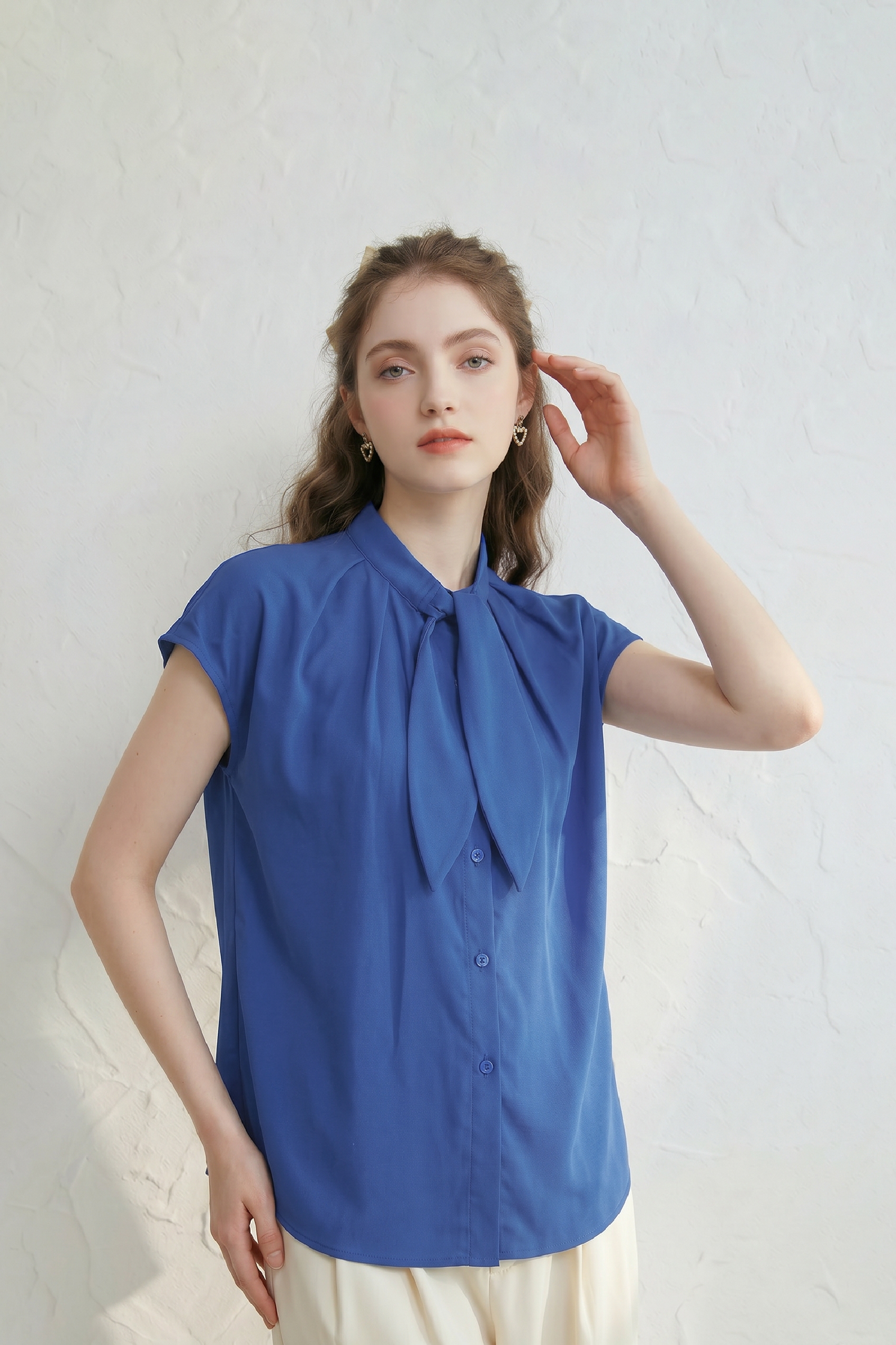Collared Sleeveless Chiffon Shirt