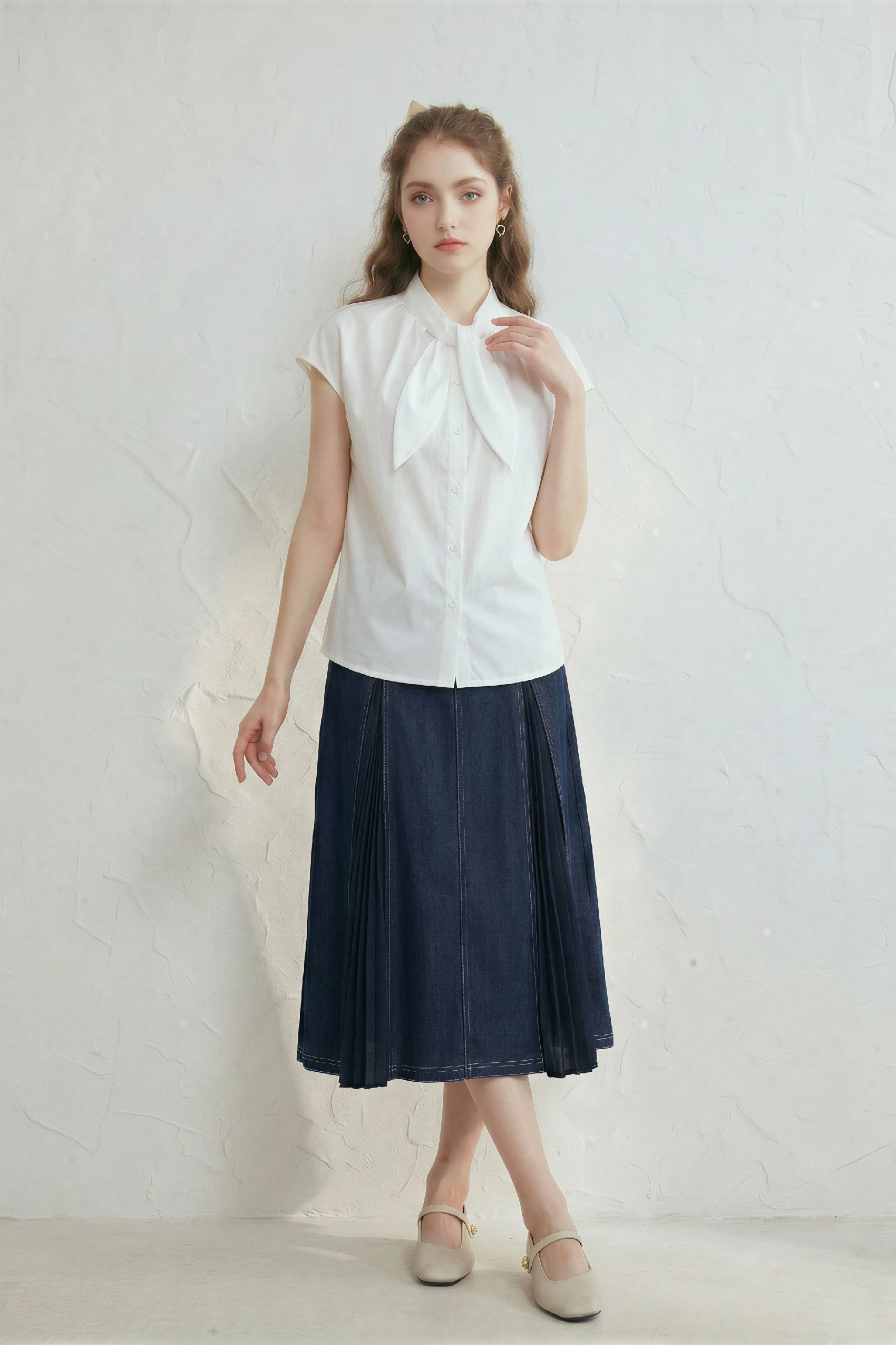 Collared Sleeveless Chiffon Shirt