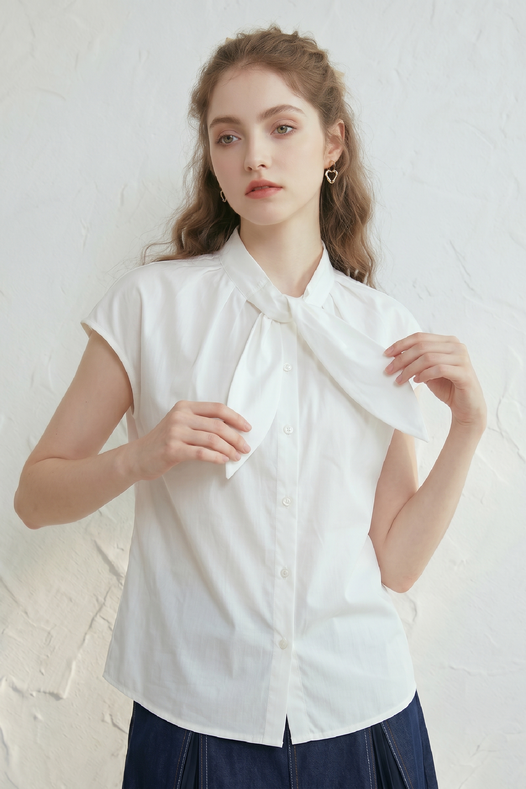 Collared Sleeveless Chiffon Shirt