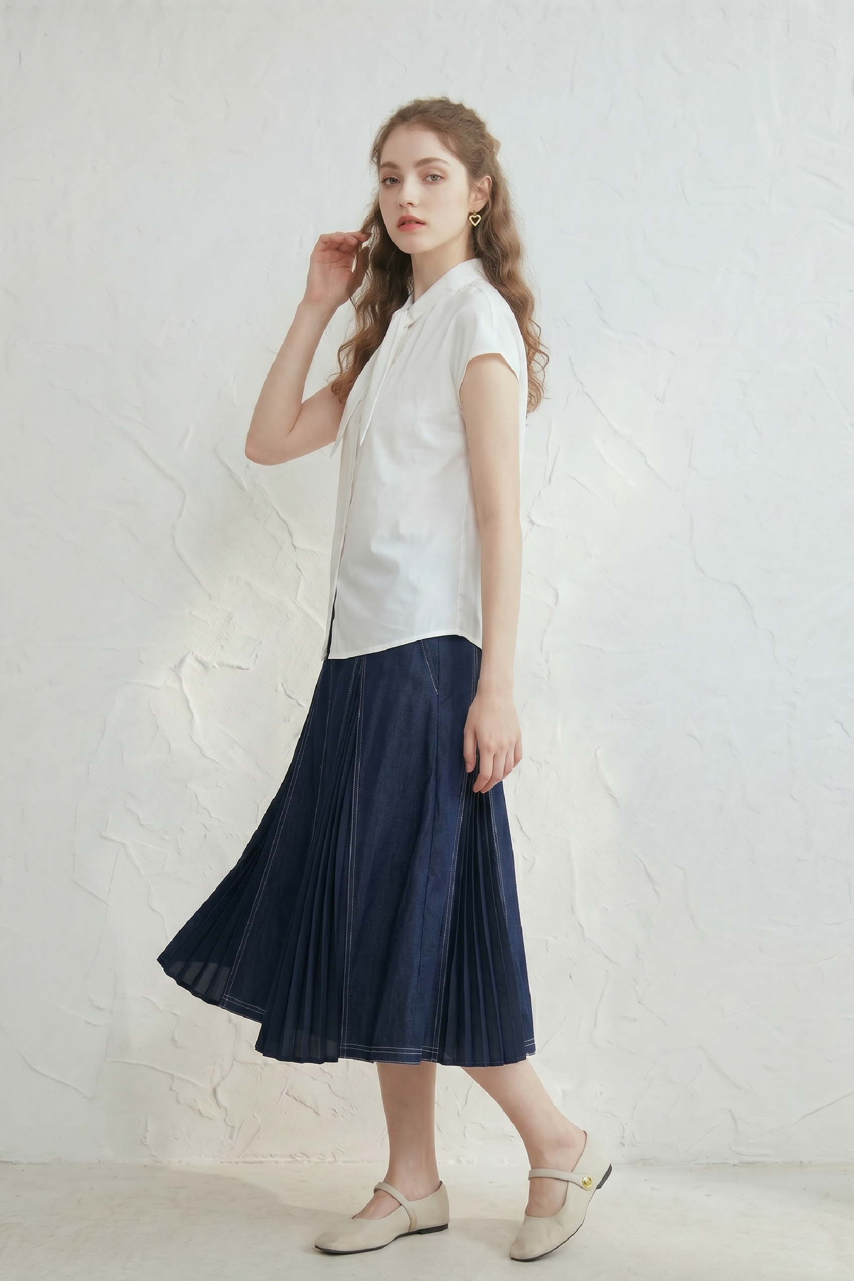 Collared Sleeveless Chiffon Shirt