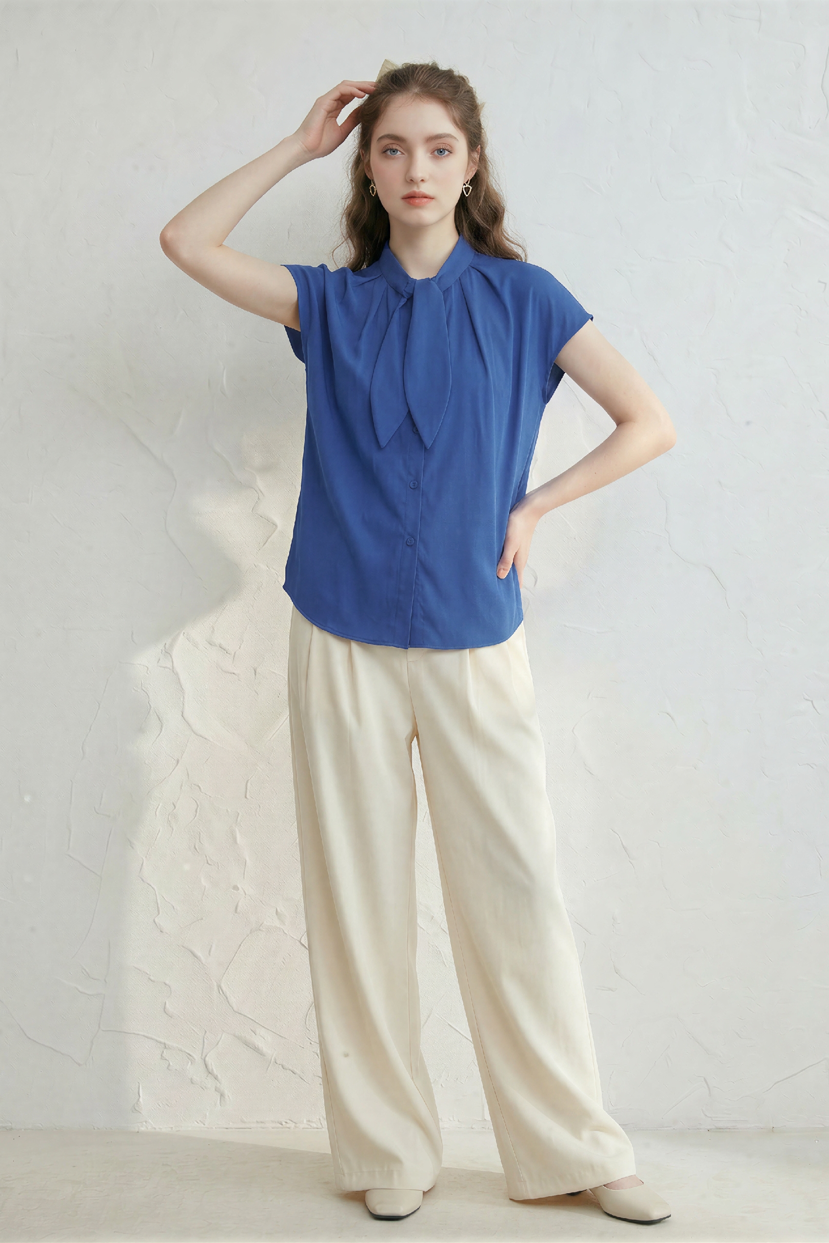 Collared Sleeveless Chiffon Shirt