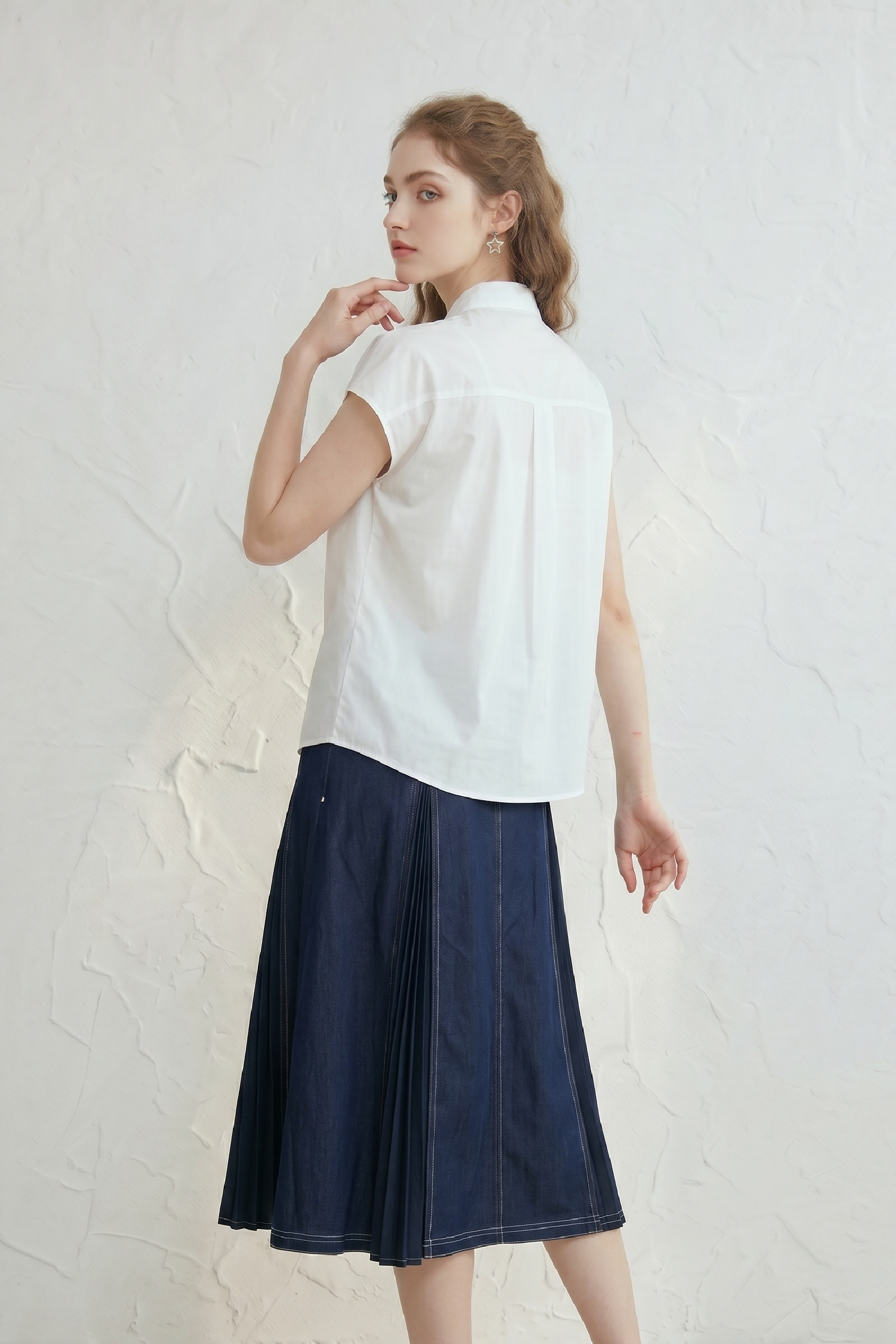 Collared Sleeveless Chiffon Shirt