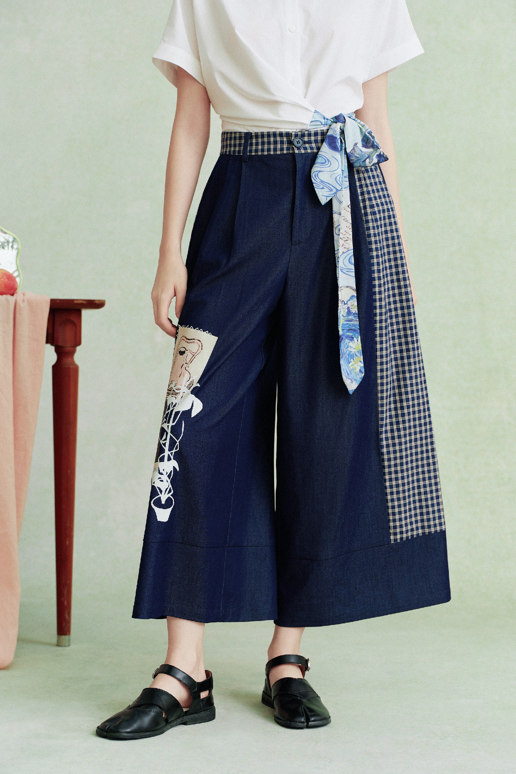 Printed Plaid Cropped Pants