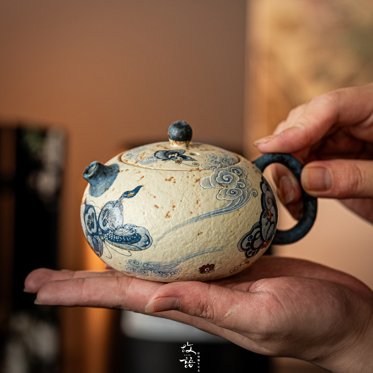 Blue and White Porcelain Handheld Teapot Red Kiln Change Wabi-Sabi Style Ceramic Teapot for Home Office Kung Fu Tea Brewing Coffee & Tea Sets