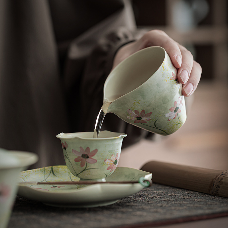 TEAGIFT Hand-Painted Daisy Stoneware Fair Cup – Watercolor Style Tea Sea, Equalizing Cup for Home Kung Fu Tea Ceremony