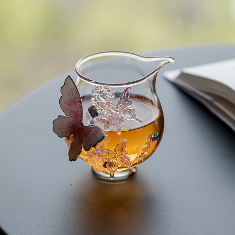 TEAGIFT Miyan Handmade High Borosilicate Heat-Resistant Glass Fair Cup – Creative Butterfly Tea Divider, Home Use Equalizing Tea Cup