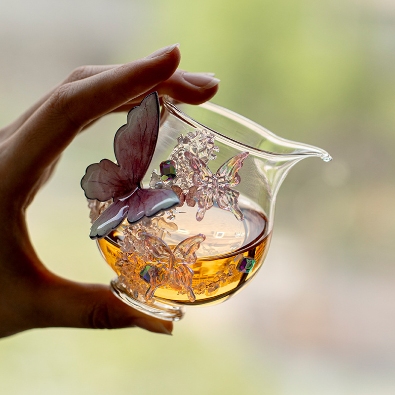 TEAGIFT Miyan Handmade High Borosilicate Heat-Resistant Glass Fair Cup – Creative Butterfly Tea Divider, Home Use Equalizing Tea Cup