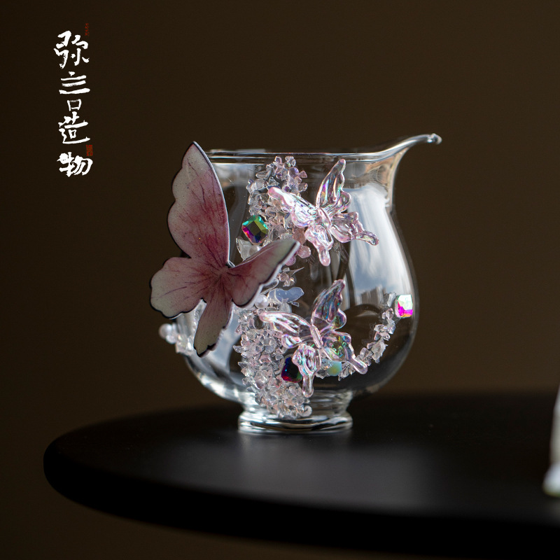 TEAGIFT Miyan Handmade High Borosilicate Heat-Resistant Glass Fair Cup – Creative Butterfly Tea Divider, Home Use Equalizing Tea Cup
