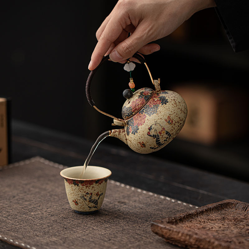 Heat-Resistant Pear-Shaped Beam Teapot - Blue and White Fire Stone Red Kitten Pattern Ceramic Teapot, Traditional Chinese Teapot Perfect as Gift