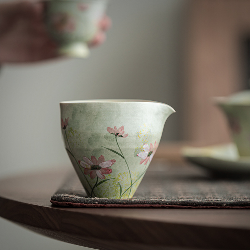 TEAGIFT Hand-Painted Daisy Stoneware Fair Cup – Watercolor Style Tea Sea, Equalizing Cup for Home Kung Fu Tea Ceremony