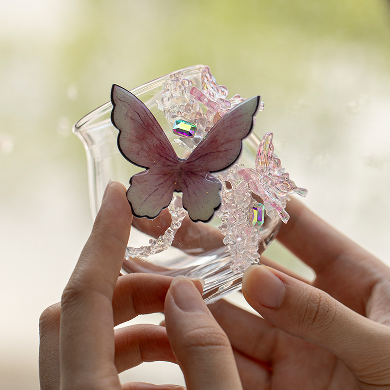 TEAGIFT Miyan Handmade High Borosilicate Heat-Resistant Glass Fair Cup – Creative Butterfly Tea Divider, Home Use Equalizing Tea Cup