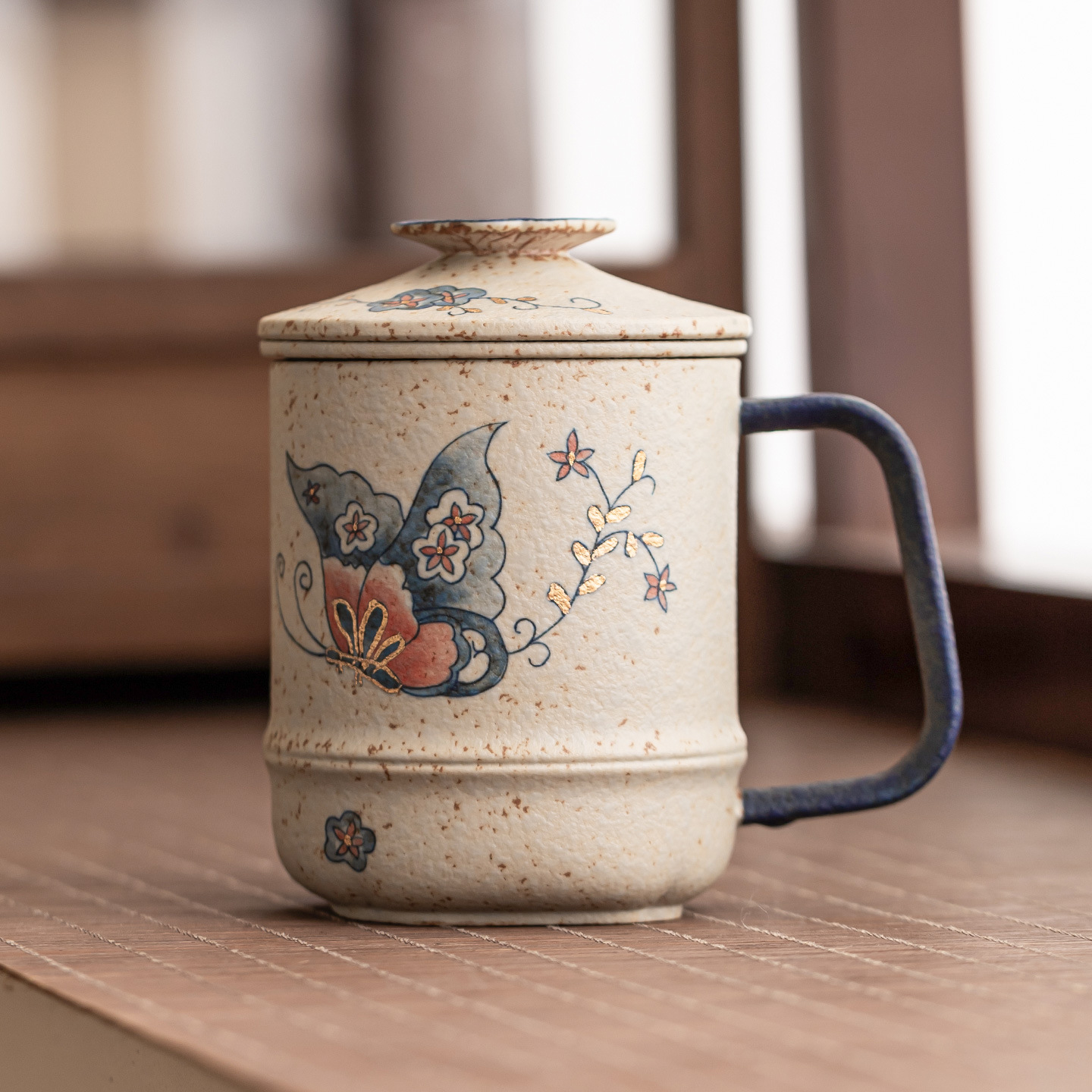 Factory Direct Blue and White Porcelain Mug with Lid - Fire Stone Red Butterfly & Flower Tea Cup, Vintage Ceramic Tea-Water Separation Mug for Home & Gift