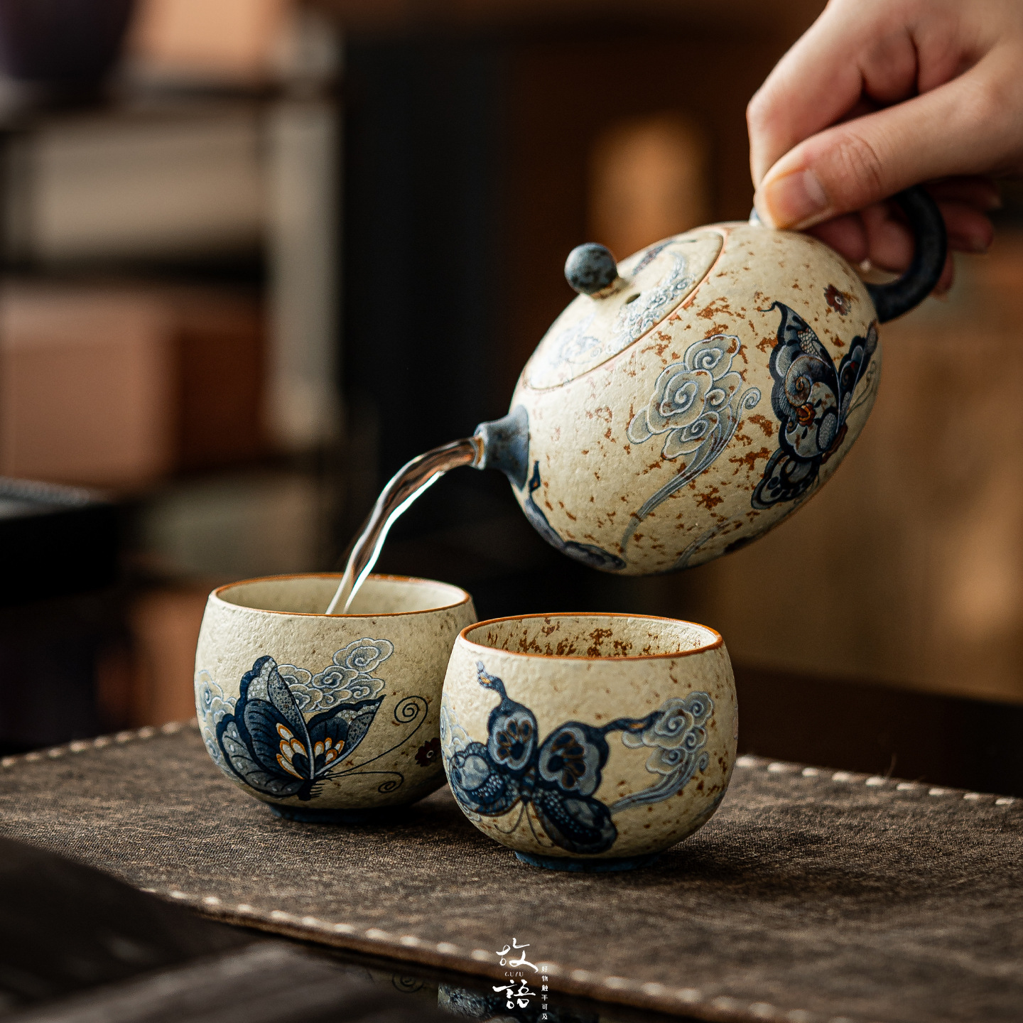 Blue and White Porcelain Handheld Teapot Red Kiln Change Wabi-Sabi Style Ceramic Teapot for Home Office Kung Fu Tea Brewing Coffee & Tea Sets