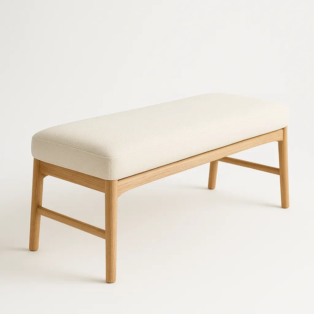 Panca da camera in tessuto bianco con struttura in legno di quercia