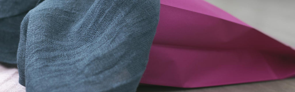 Kotimai vaatteita pinkiss&auml; pussissa