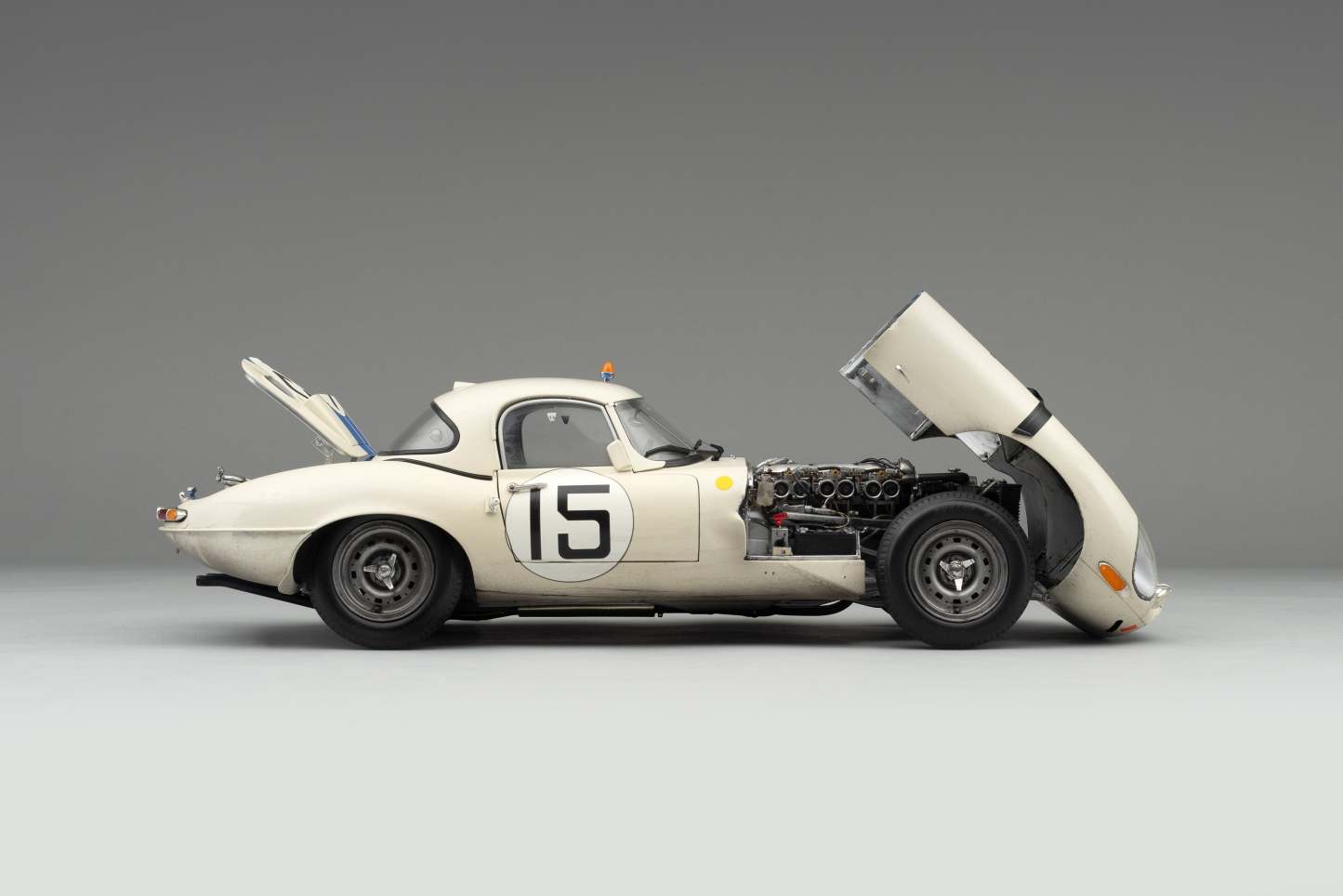 Jaguar Lightweight E-type (LWE) - 1963 Le Mans - Race Weathered